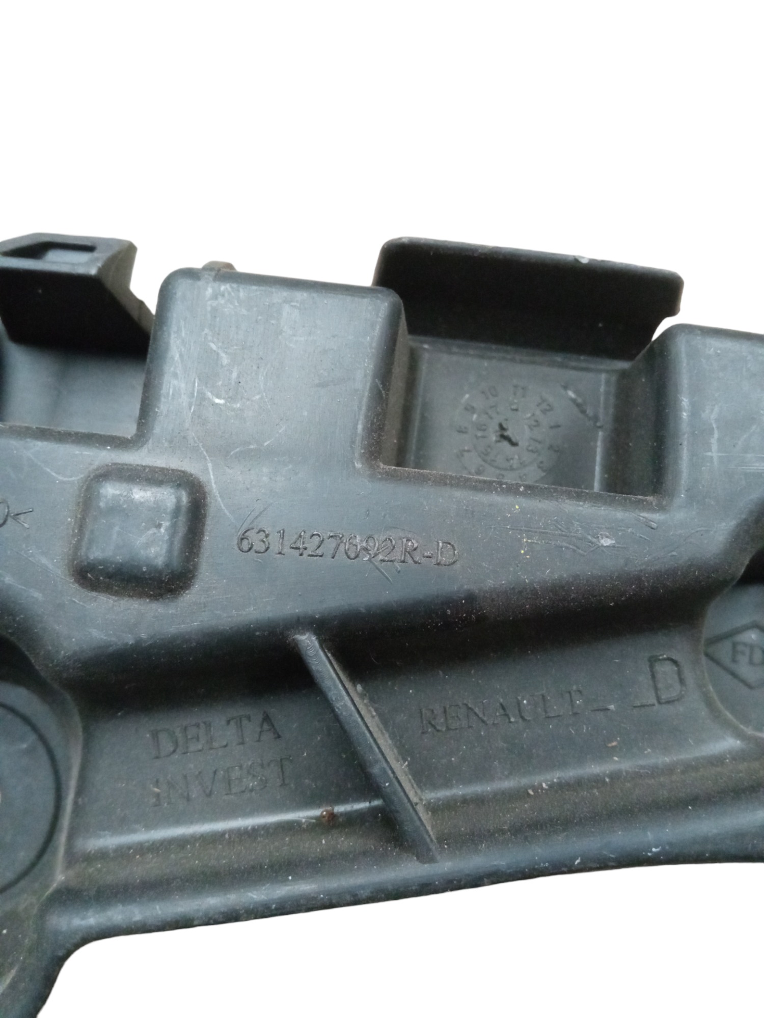Guia Parachoque Dianteiro Direito Renault Sandero 08/14 M.v 5