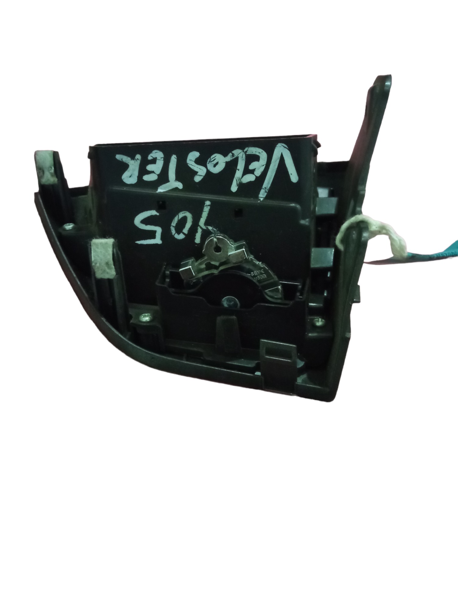 Difusor De Ar Esquerdo Hyundai Veloster 11/13 M.v 4