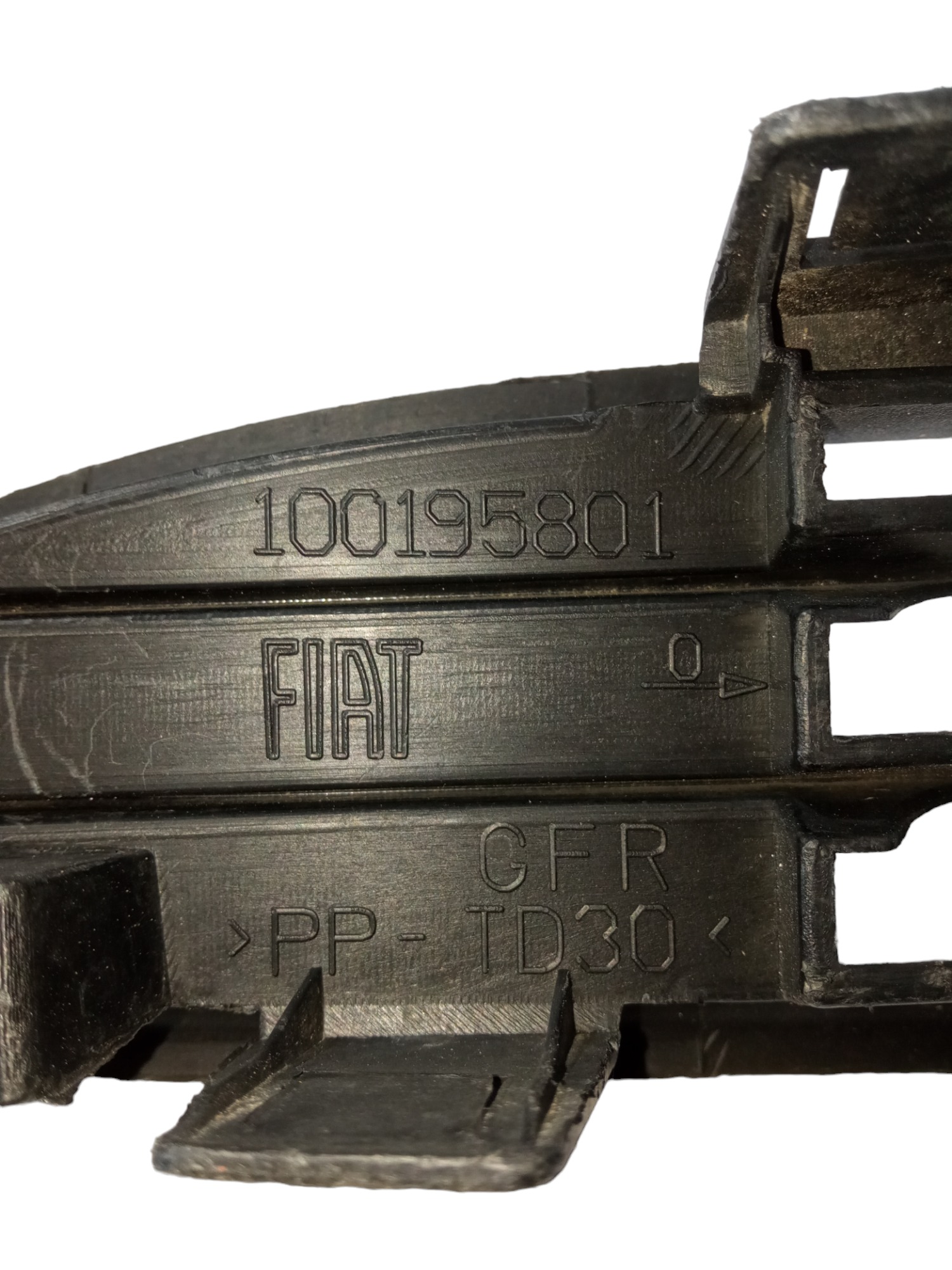 Moldura Grade Dianteira Superior Radiador Fiat Punto 2014  Preto Ambos Os Lados 4