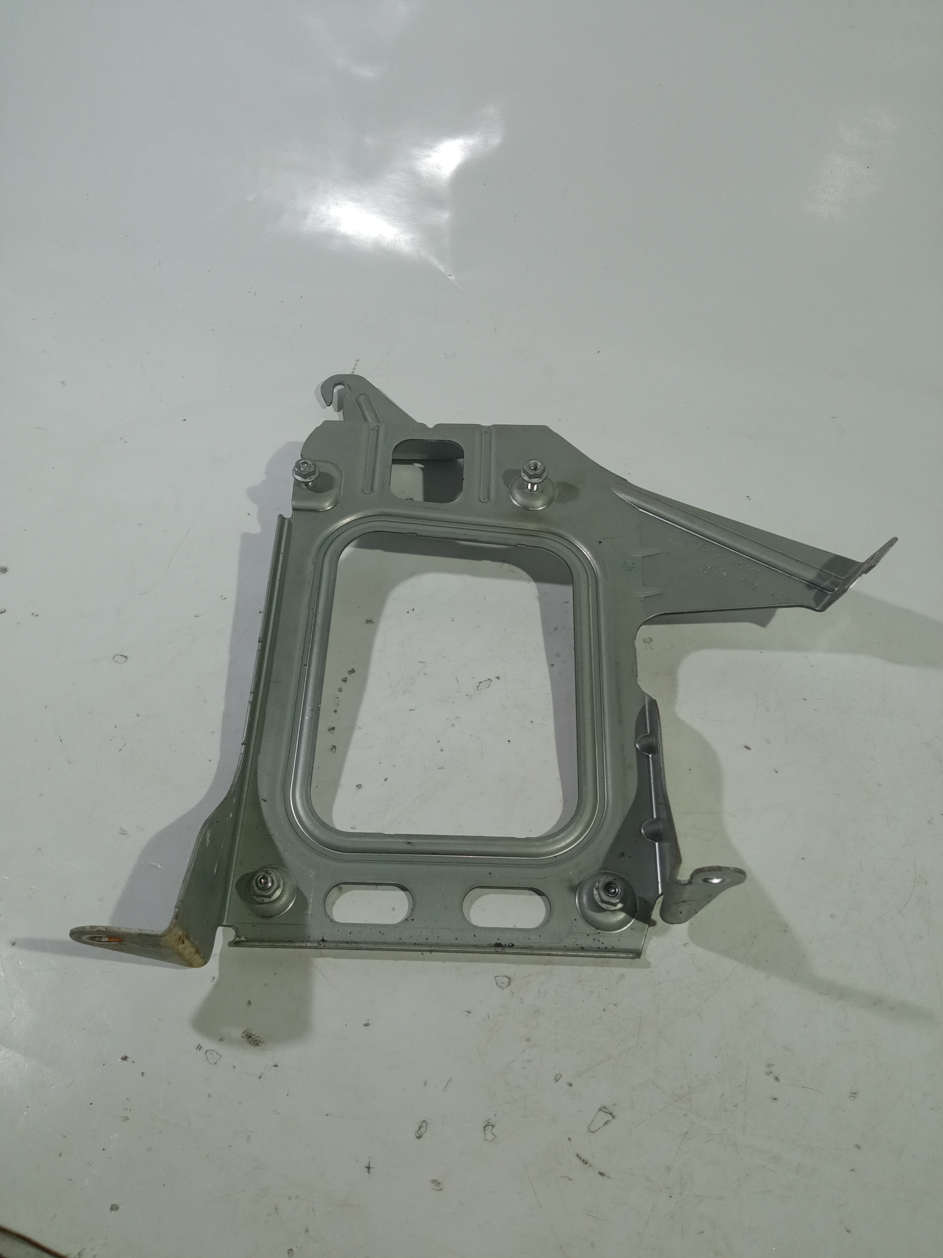 Suporte Módulo Amplificador De Som Orig. Mercedes E350 2009 Prata 3