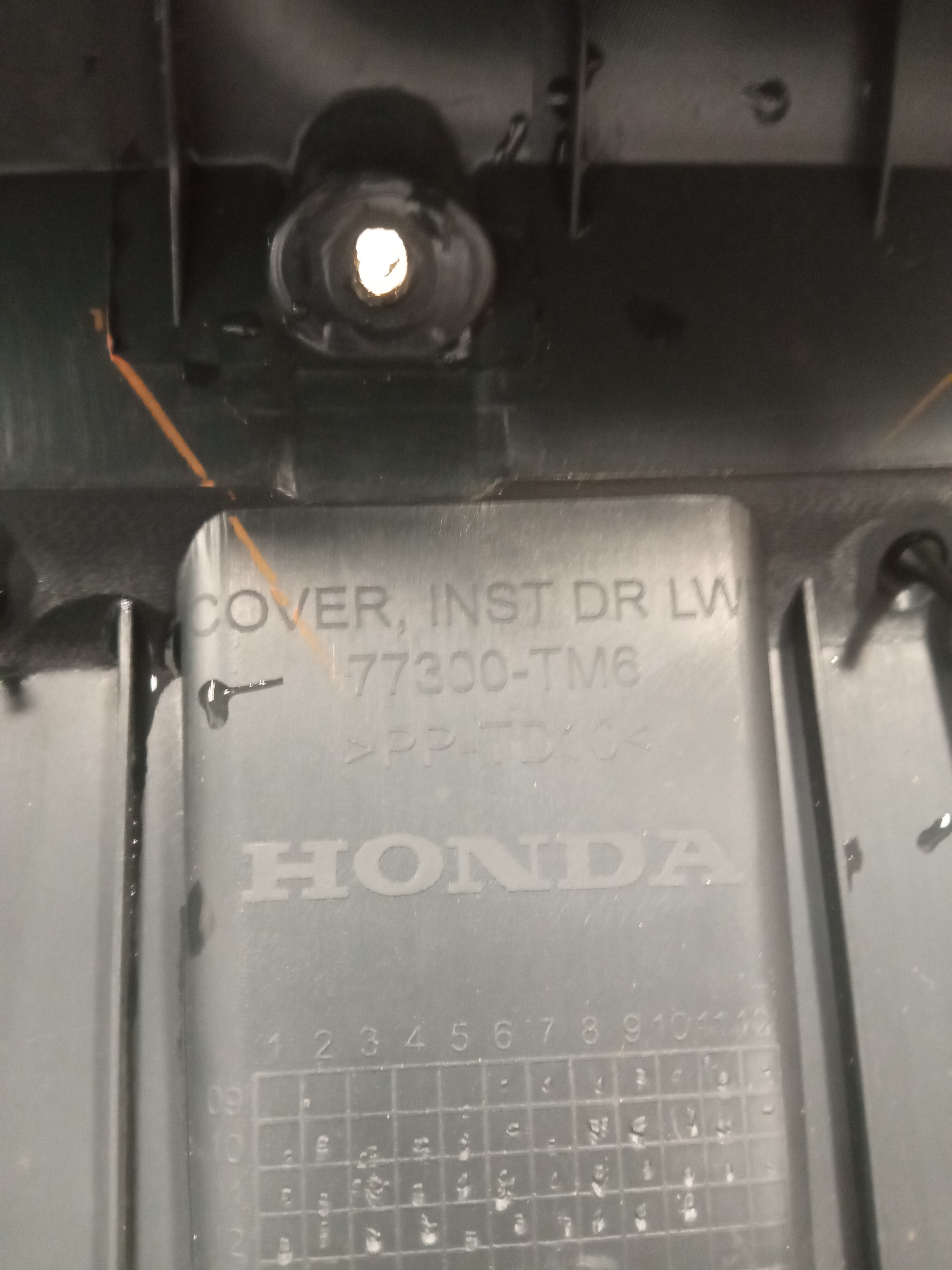 Moldura Inferior Tampa Caixa De Fusíveis Honda City 08/14 5