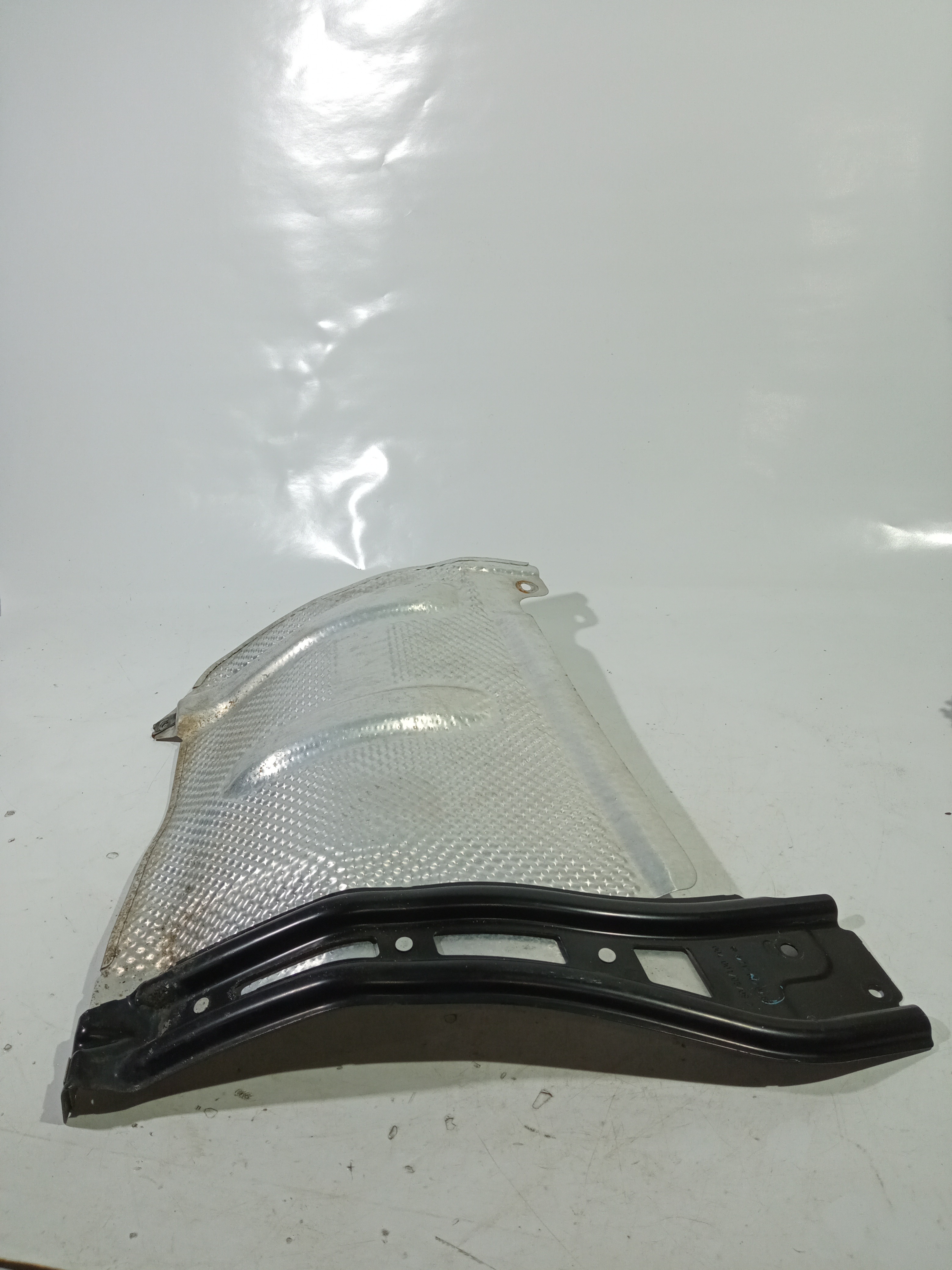 Defletor De Calor Traseiro Direito Orig. Mercedes E350 2009 2