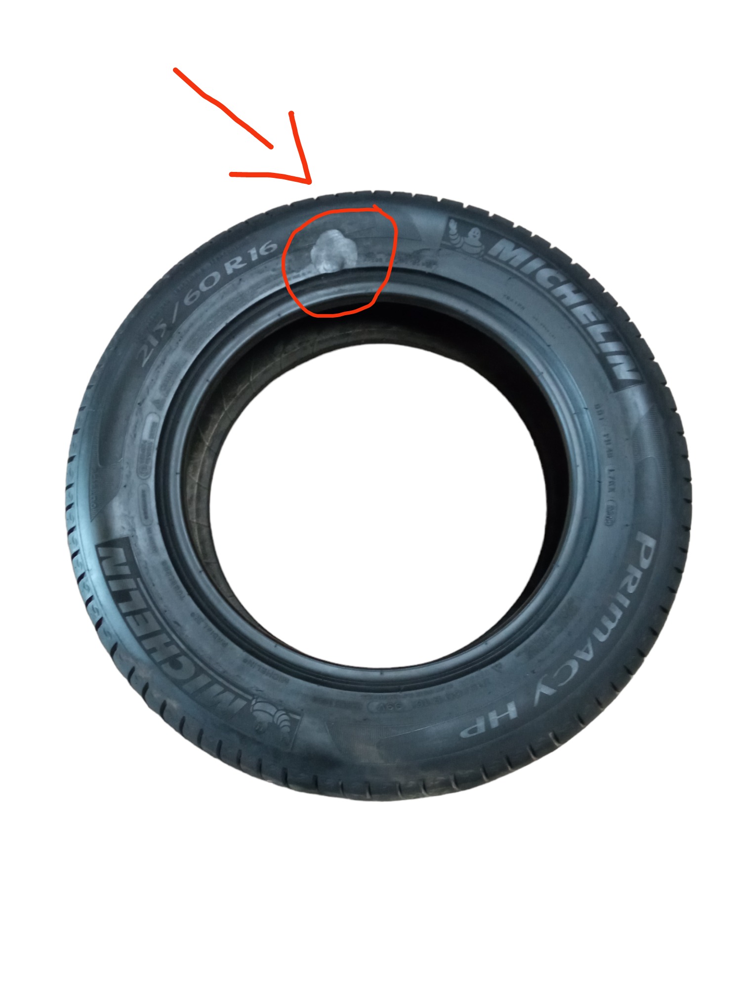 Pneu Michelin 215/60 R16 Usado Com Detalhes 3