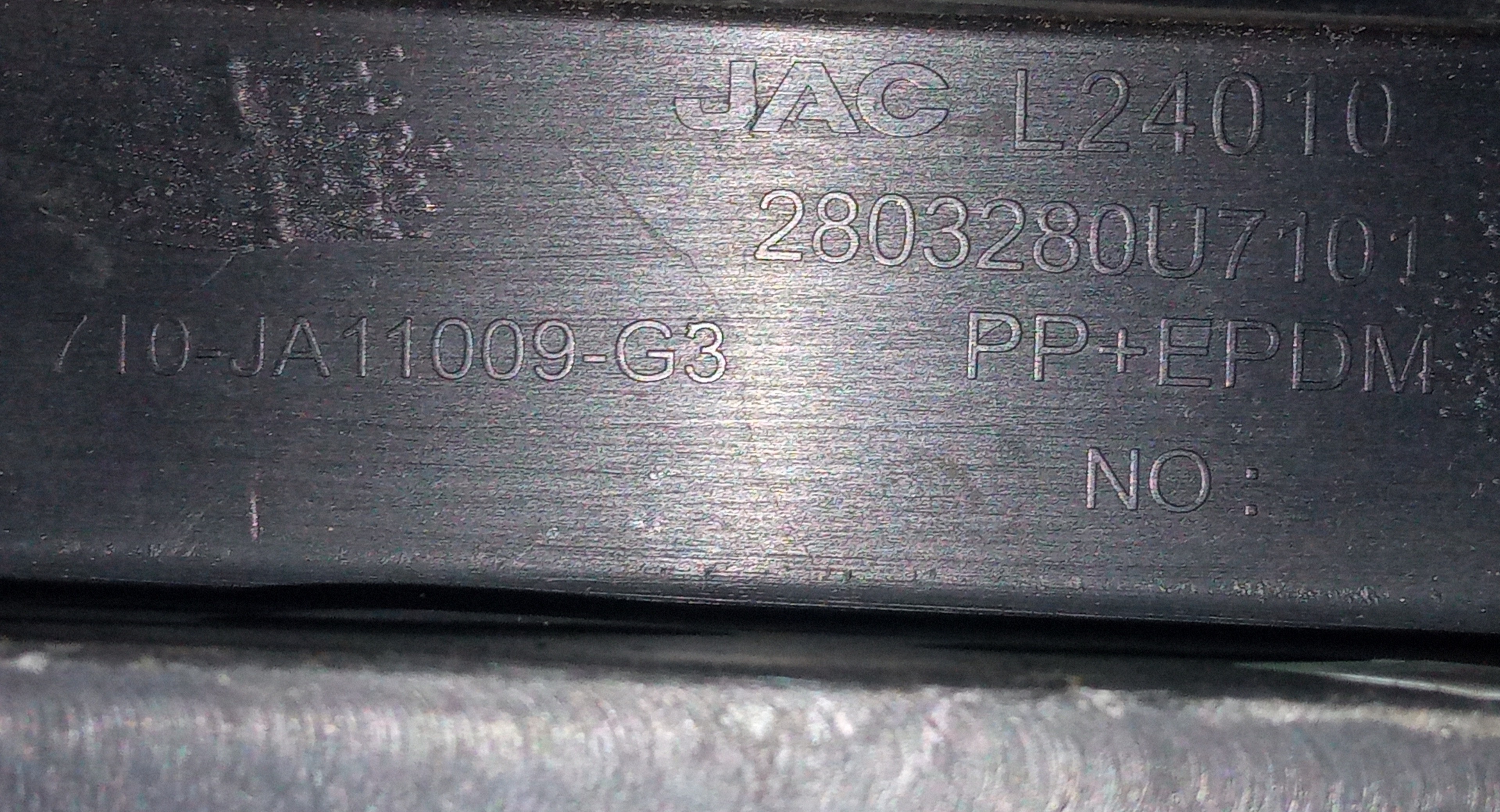 Moldura Grade Dianteira Inferior Jac J5 2011 2012 2013 Usada Preto Fosco 3