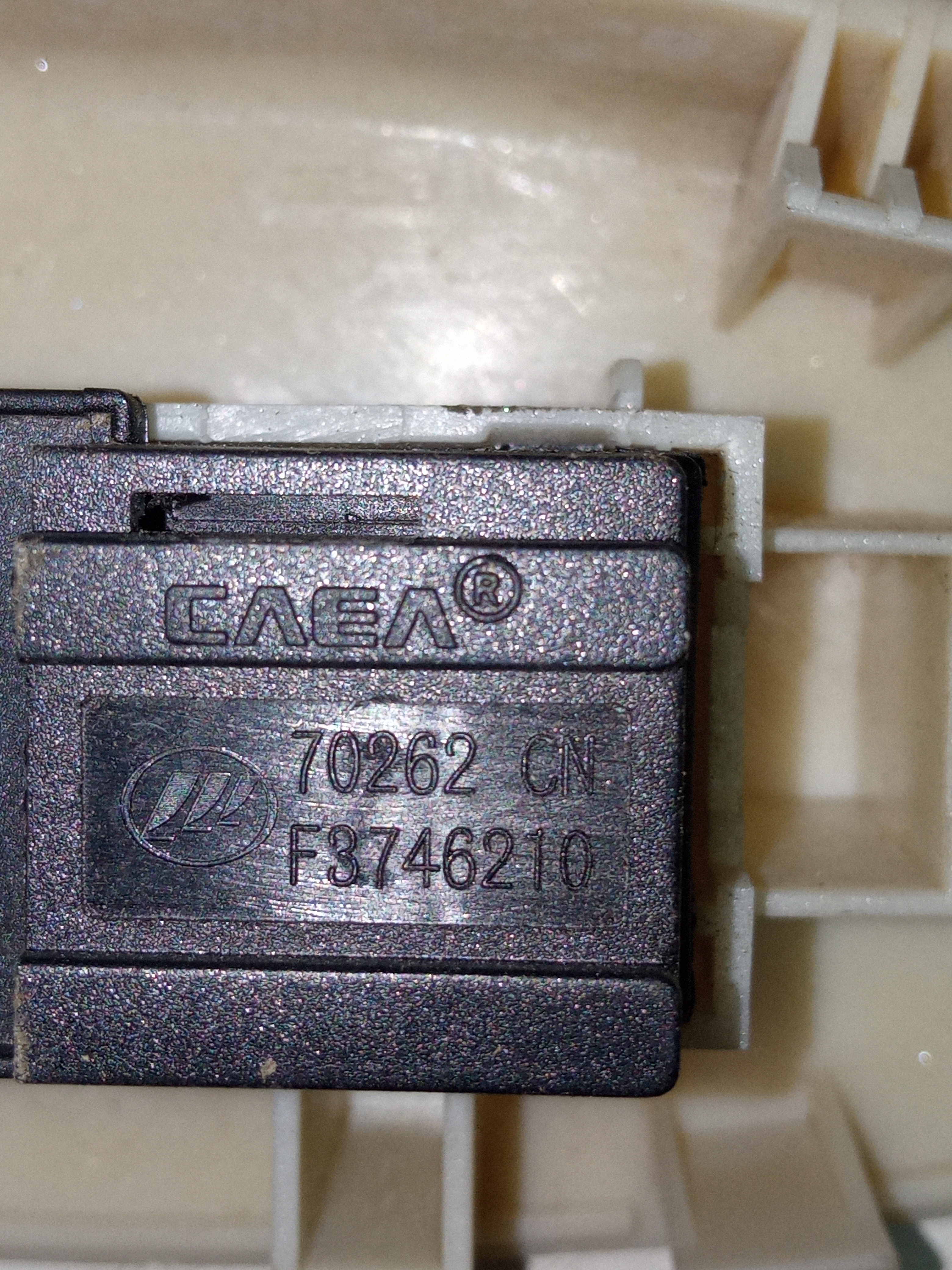 Moldura Botao Vidro Traseiro Direito Lifan 320 2010 A 2012 7