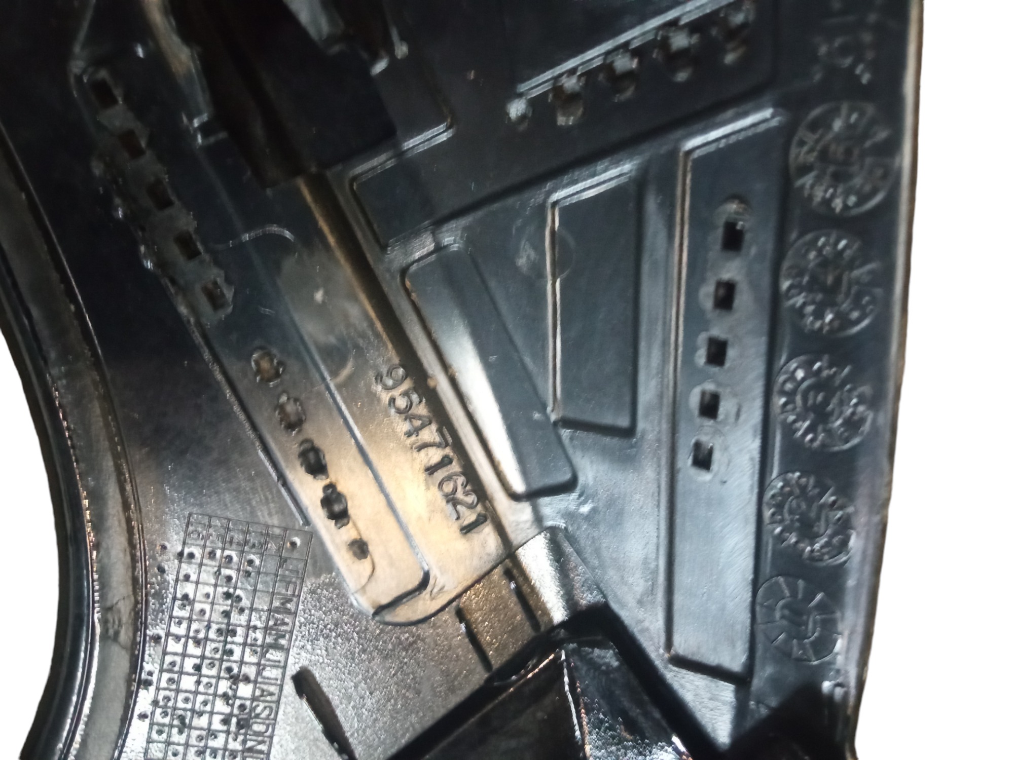 Spoiler Tampa Traseira C/detalhes Chevrolet Tracker 14/19 Preto 5