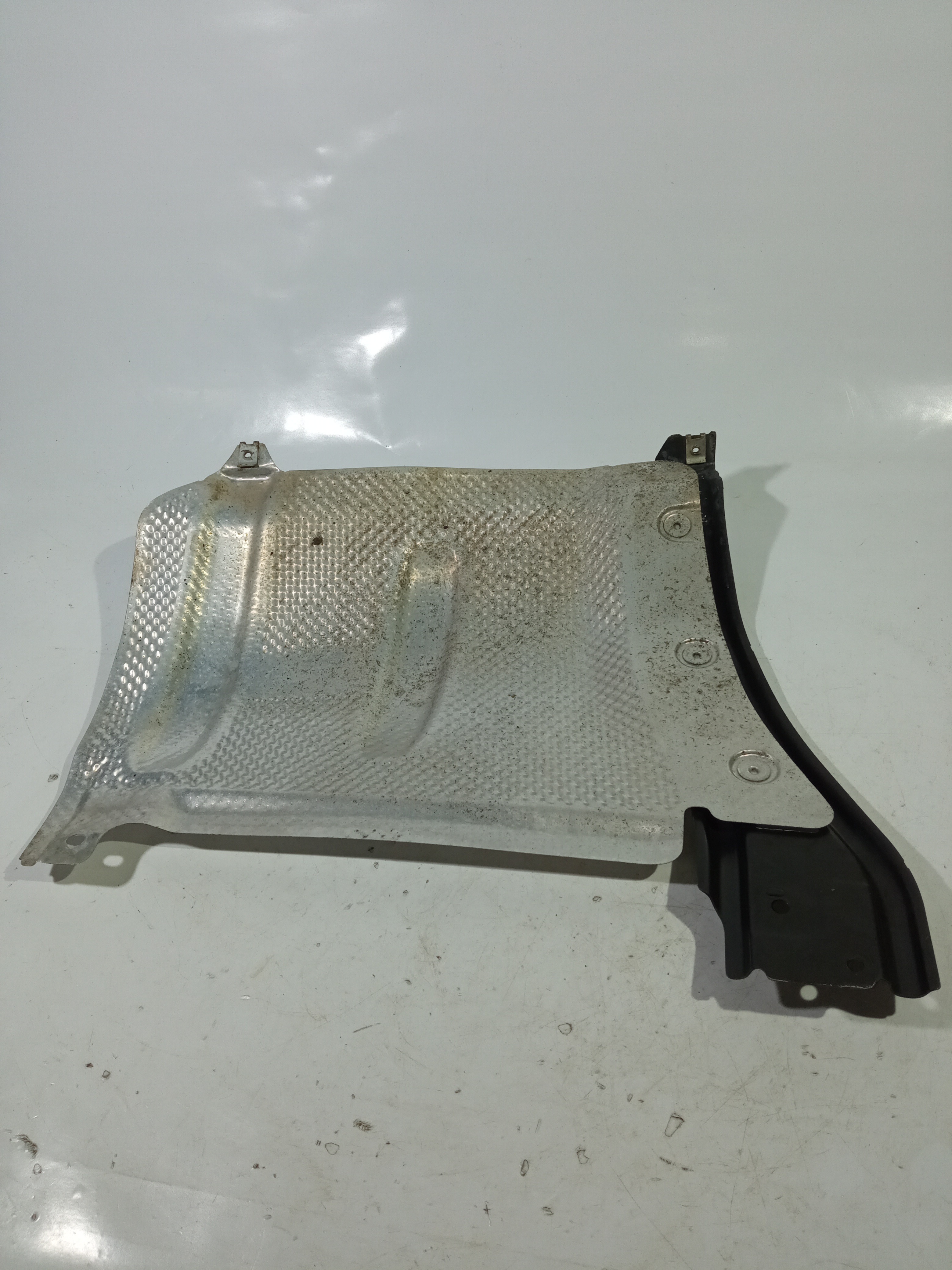 Defletor De Calor Traseiro Direito Orig. Mercedes E350 2009 3