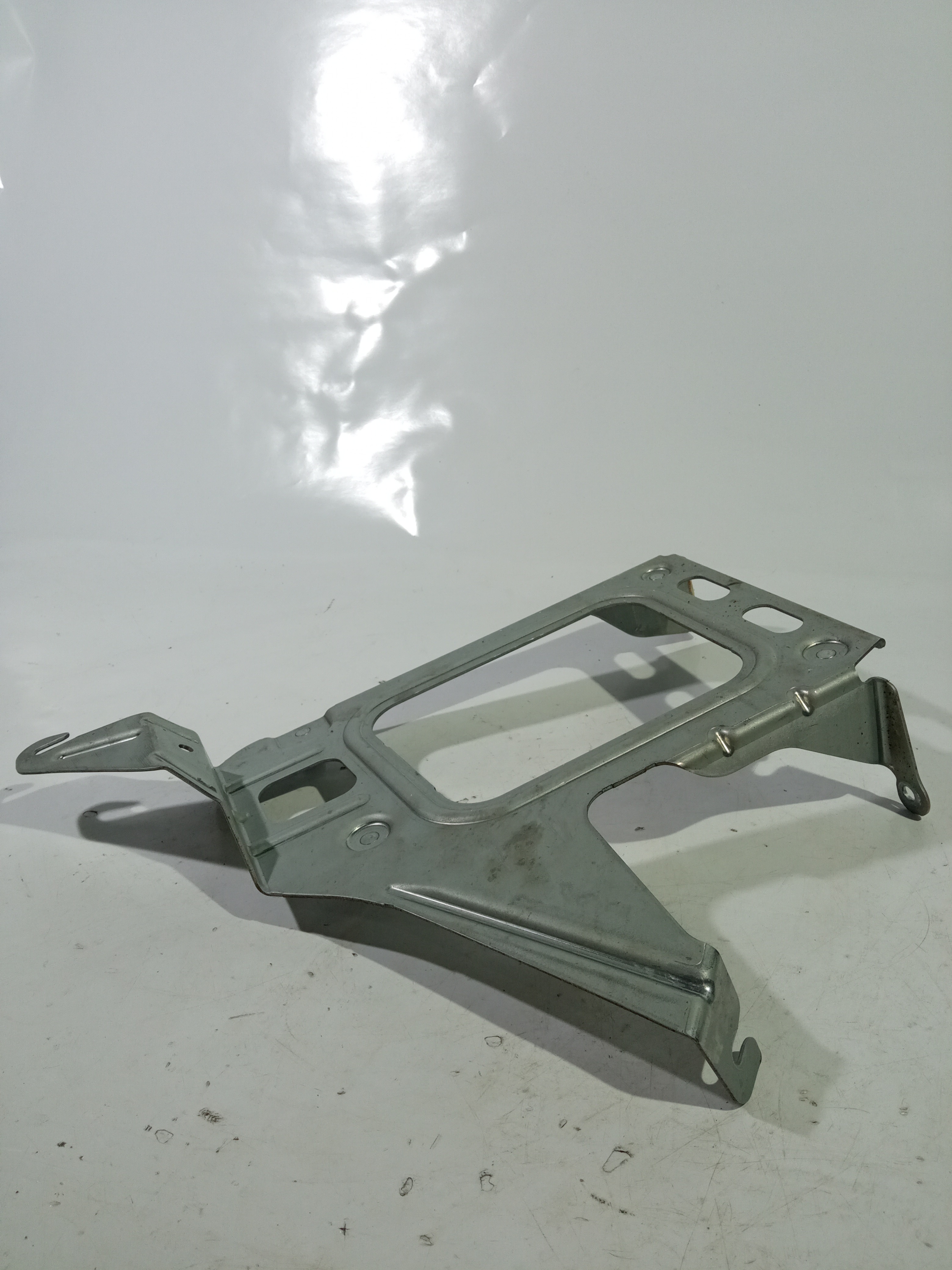 Suporte Módulo Amplificador De Som Orig. Mercedes E350 2009 Prata 2