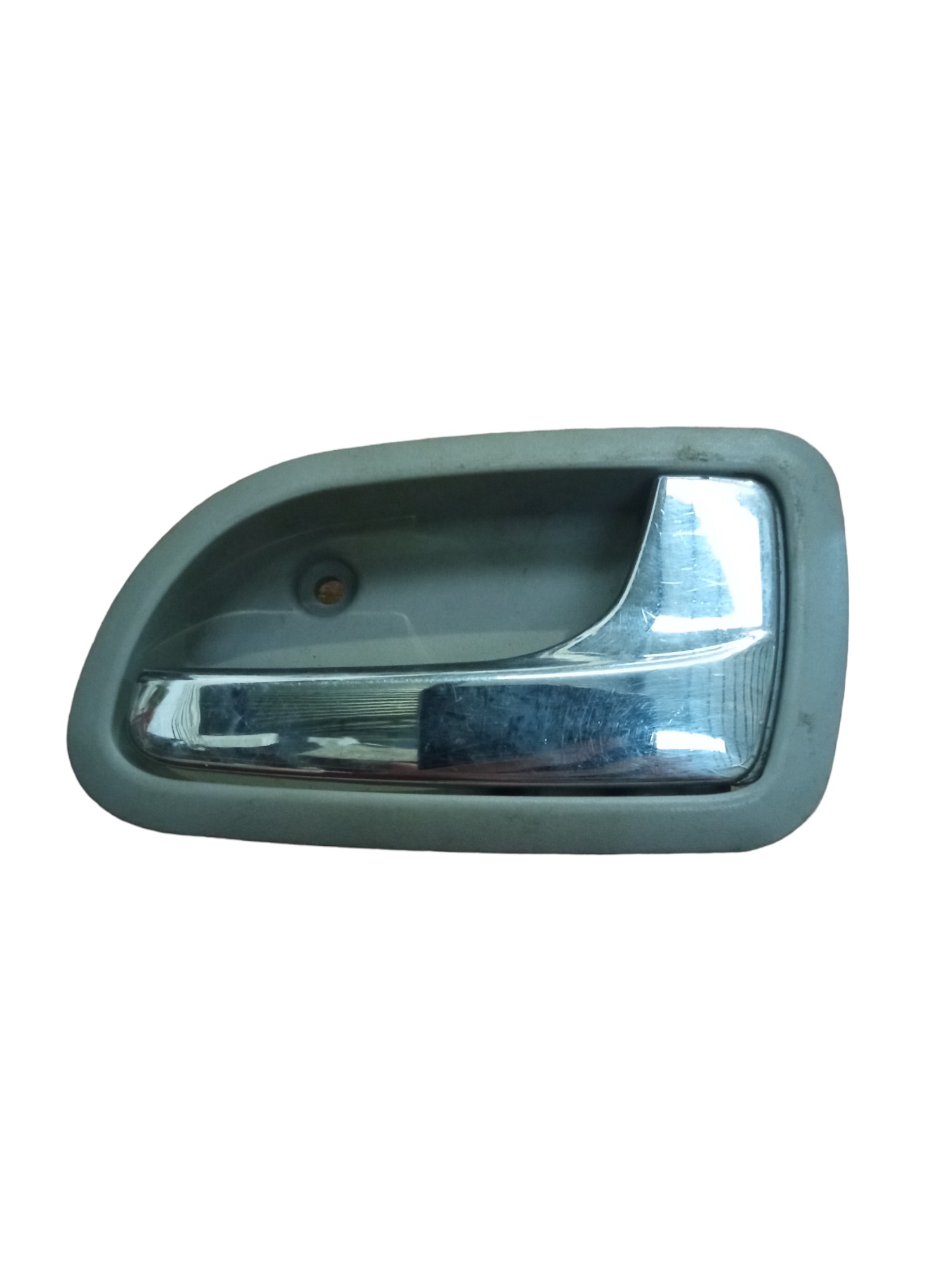 Maçaneta Interna Lado Direito Cromada Kia Picanto 2006/2011 Cinza Dianteira 1