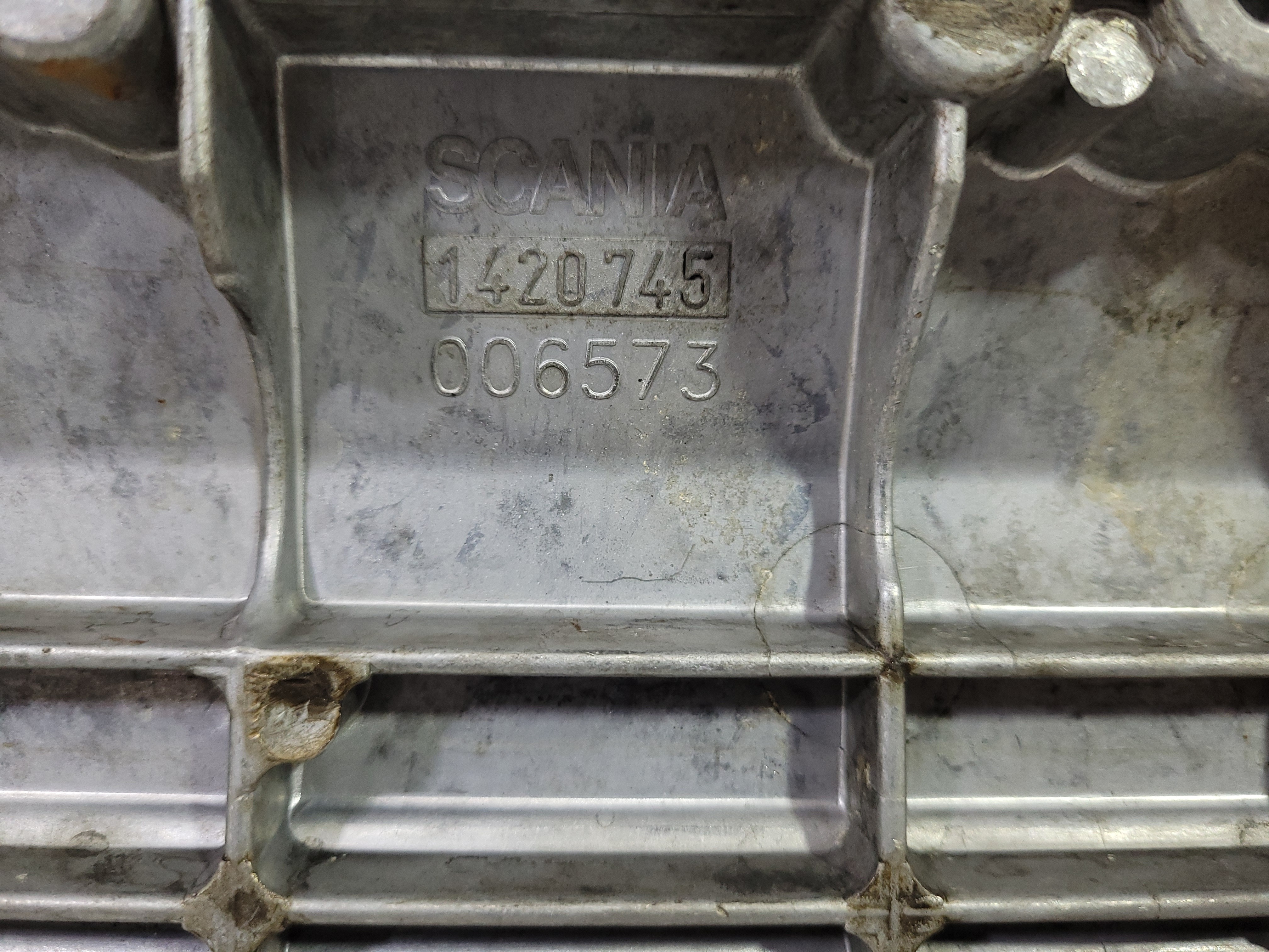 Tampa Lateral Motor Scania 1420745 5