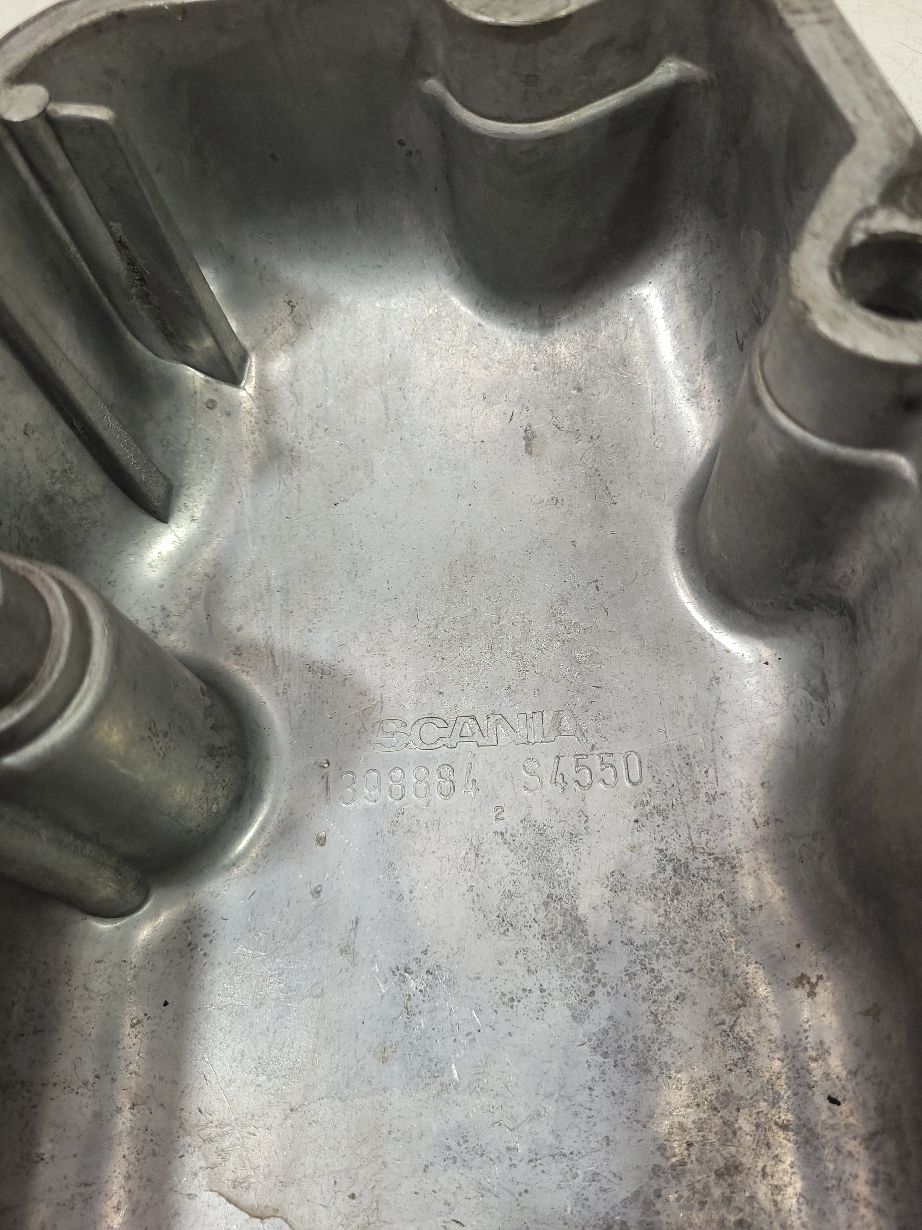 Tampa De Valvula Superior Do Motor Scania 124n 1398884 5