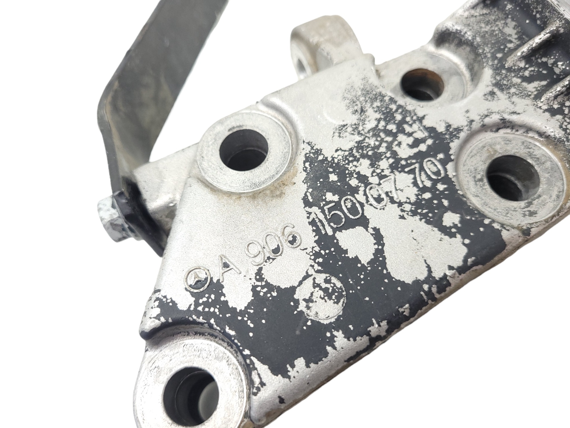 Suporte Alternador M Benz Om906 A9061500770 5