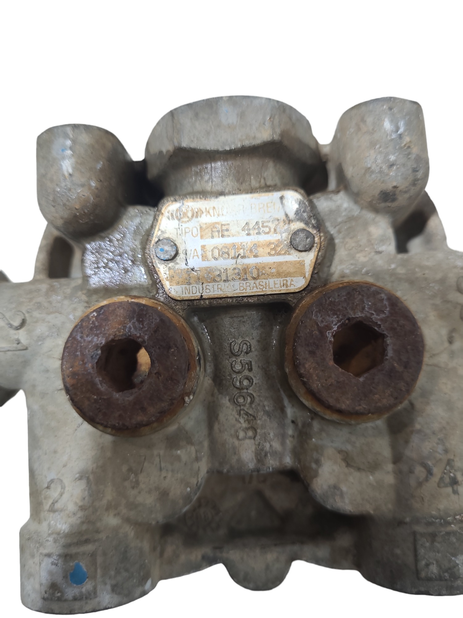 Valvula Freio 4 Guias Com Suporte  Ford Cargo 815 5