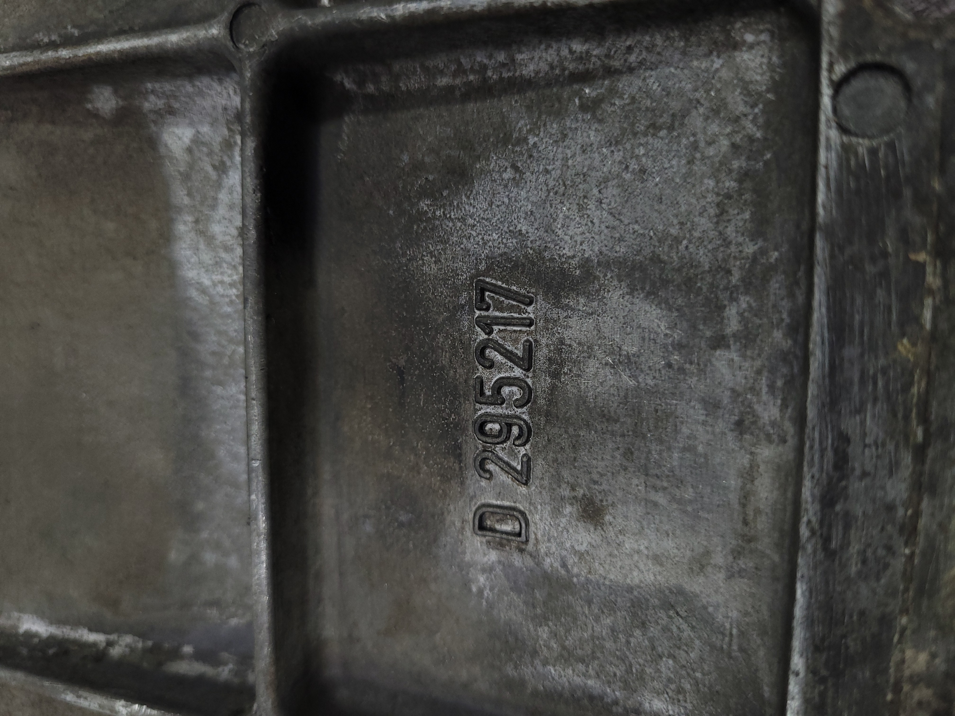 Tampa Lateral Motor Scania 295217 5