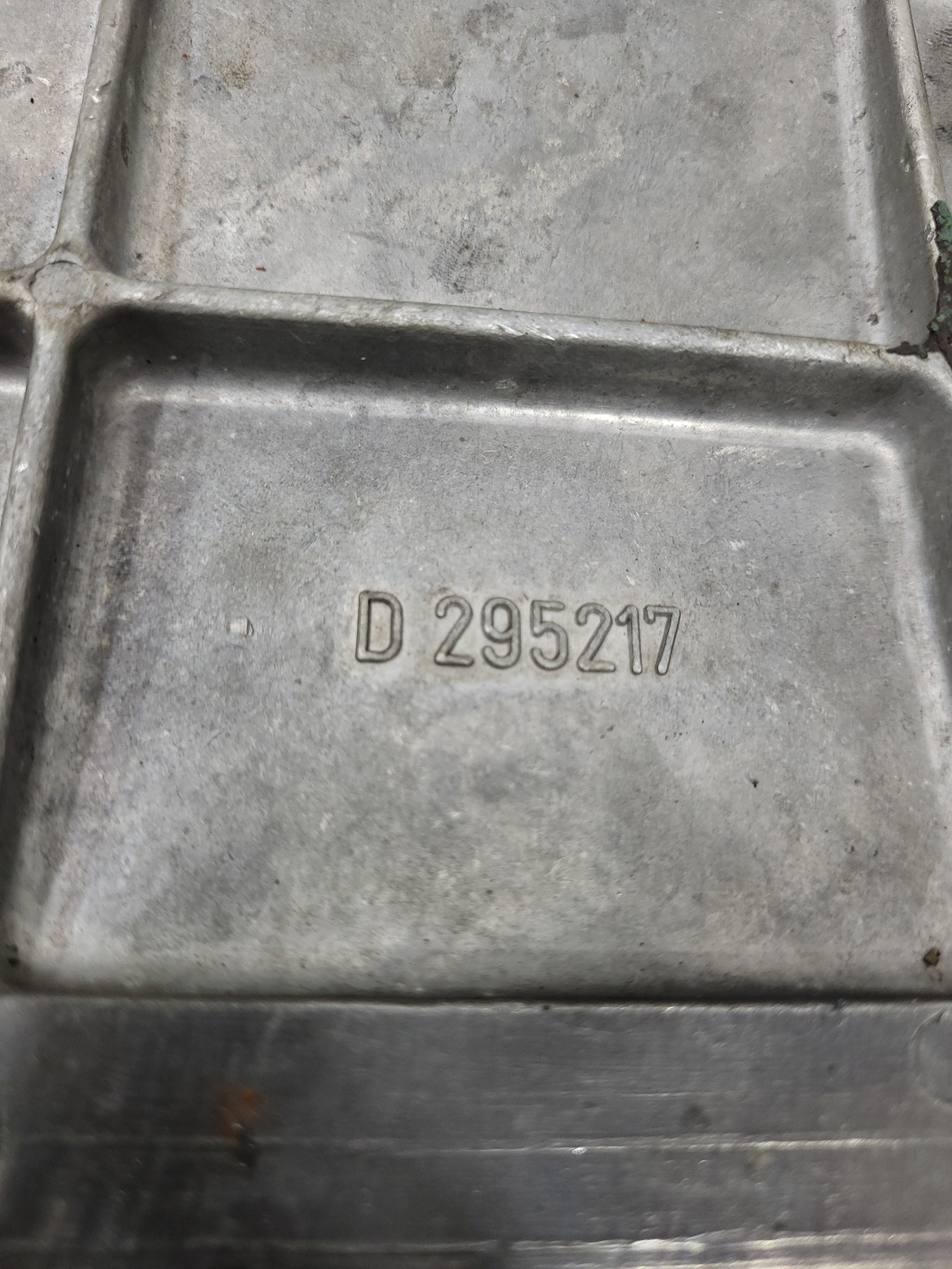 Tampa Lateral Motor Scania 295217 5