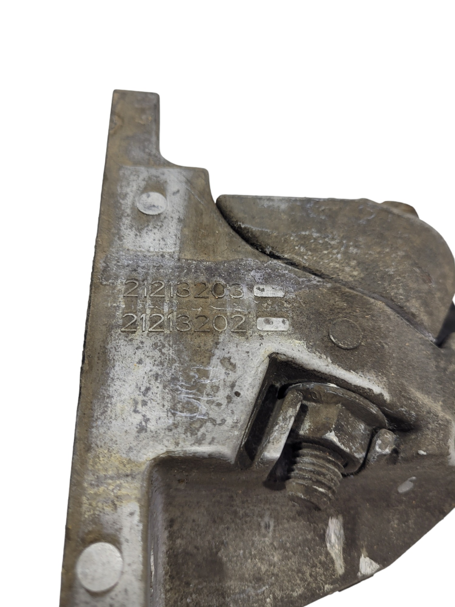 Suporte Base Paralama Tracao Volvo Fh21213202 4