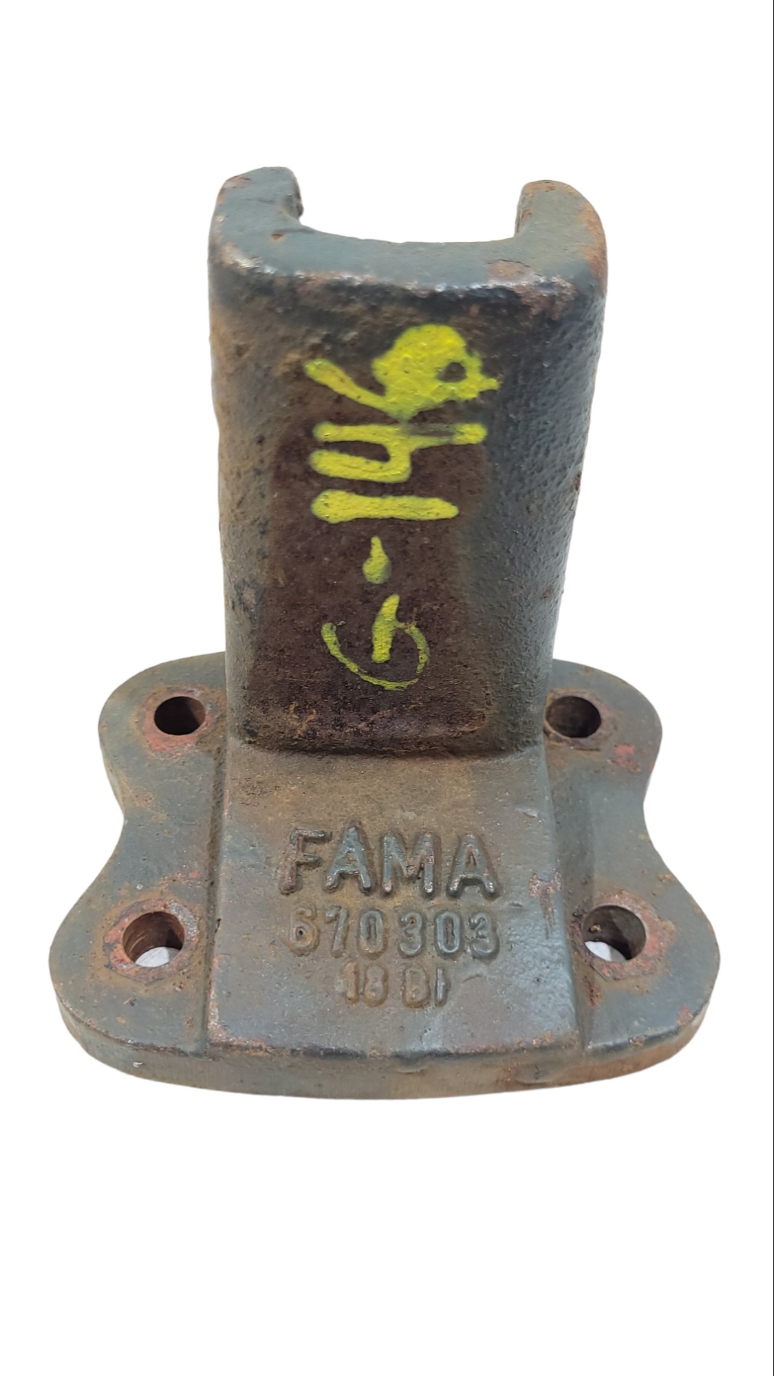 Suporte Mola Auxiliar M Benz 670303 2