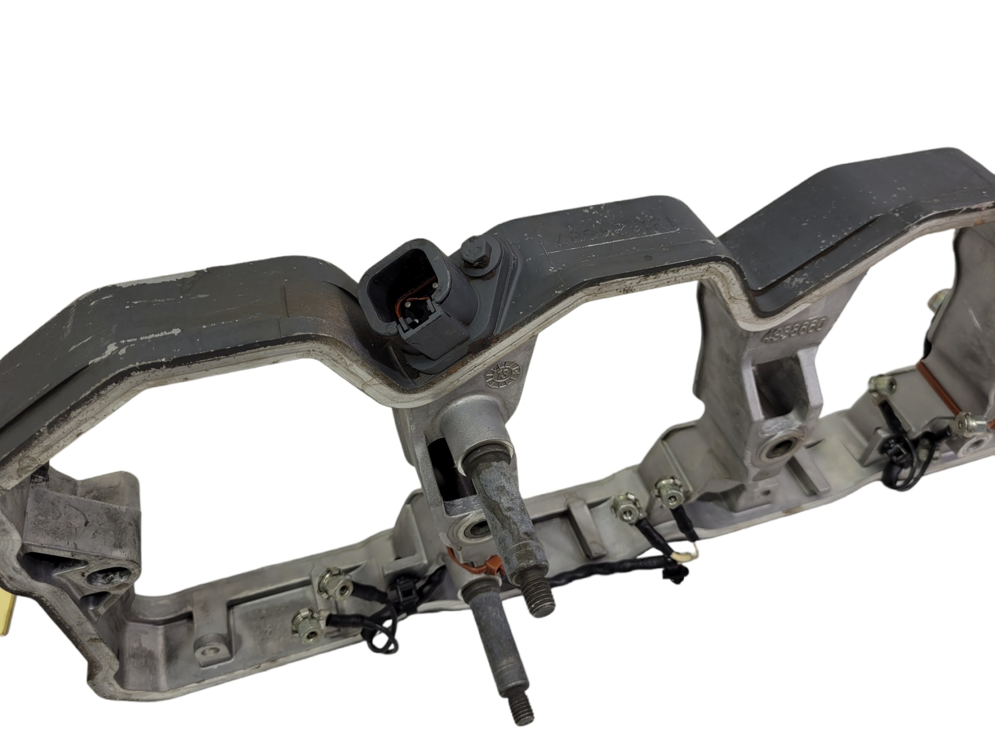 Base Da Tampa De Válvulas Motor Cummins Ford Cargo 4938660 4