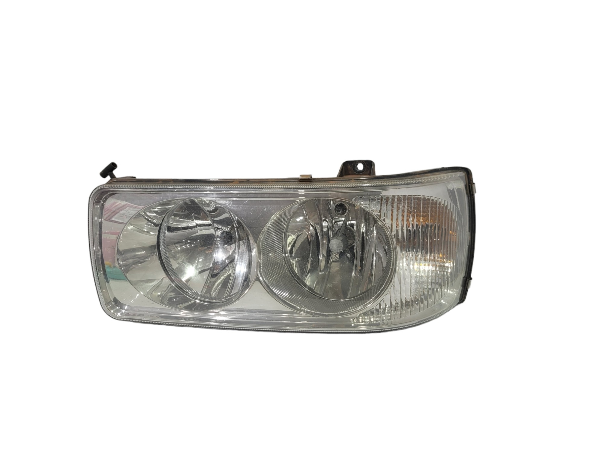 Farol Direito Daf Xf 2020 1