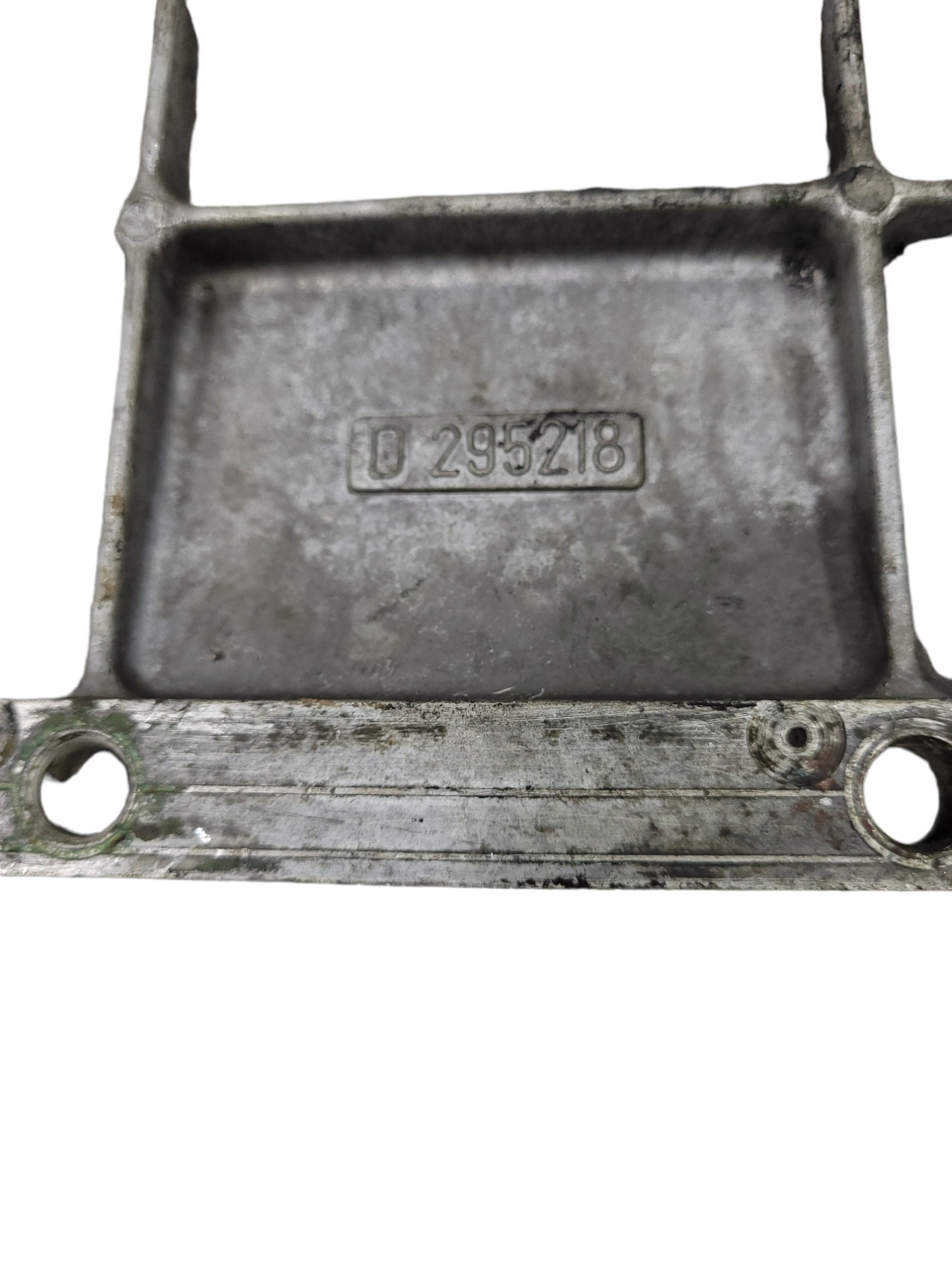 Tampa Lateral Motor Scania 113 295218 5
