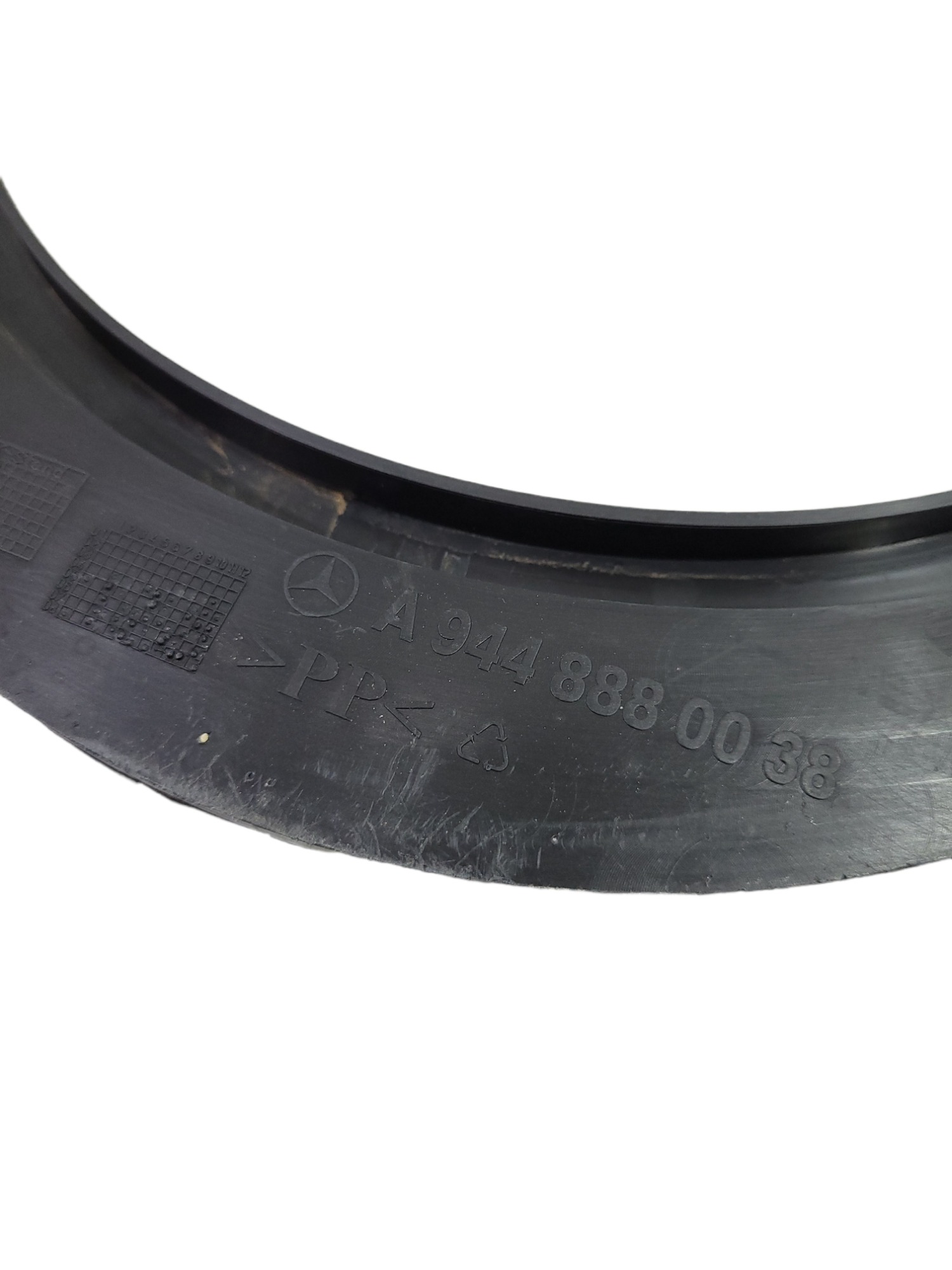 Moldura Traseira Emblema M Benz Axor 2831 2007 A9448880038 5