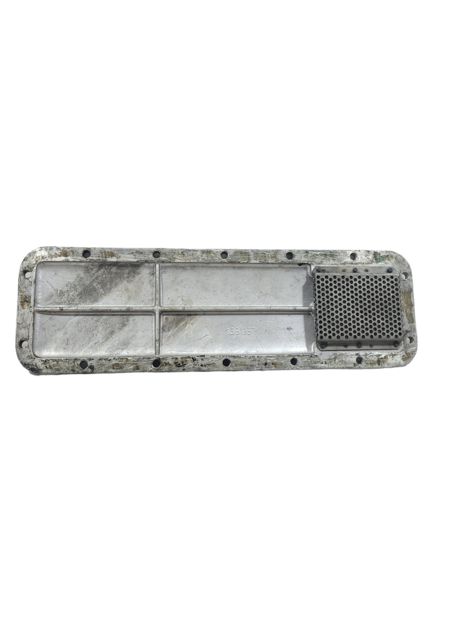 Tampa Lateral Motor Scania 139057 2