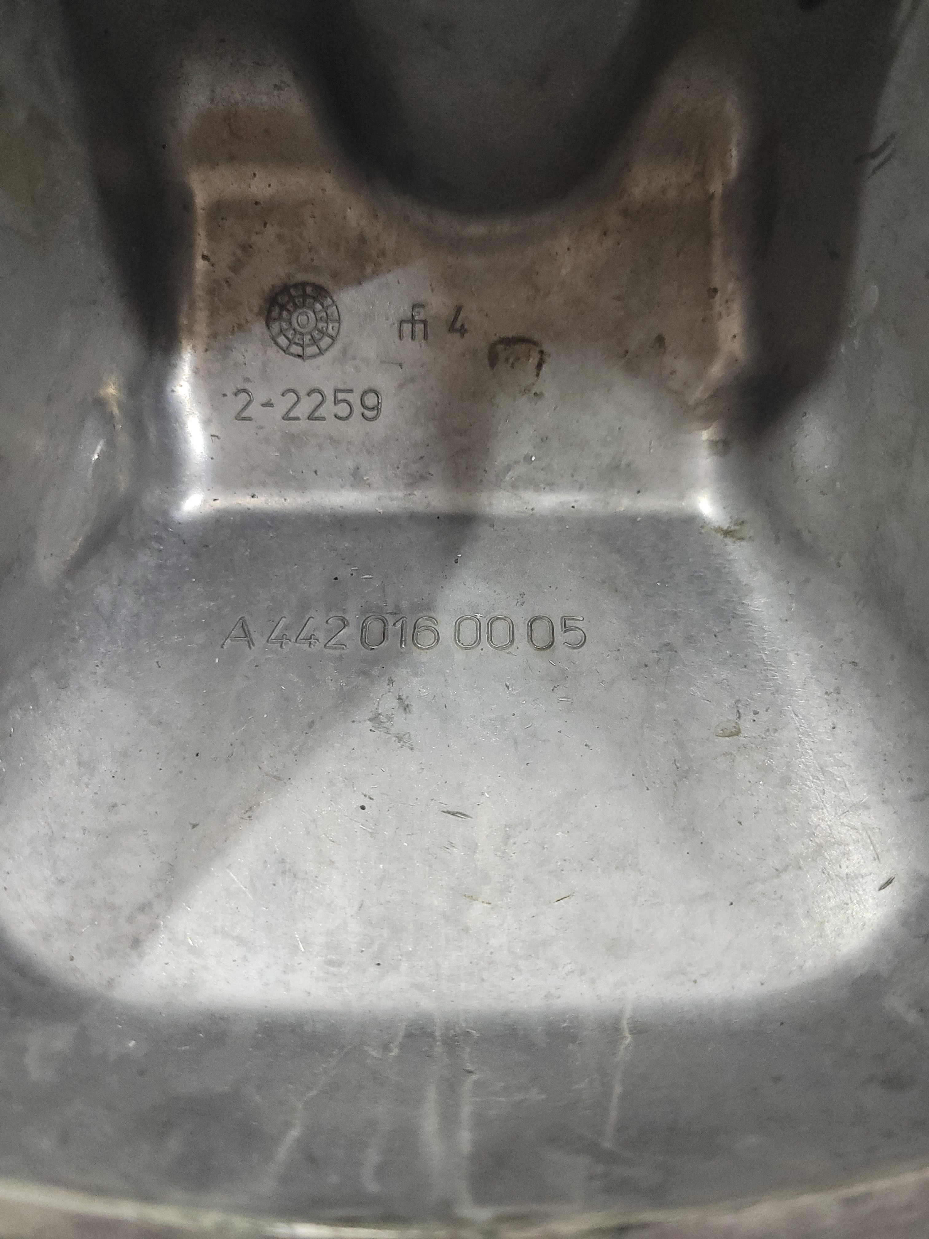 Tampa Válvula Motor M Benz 1634 1935 A4420160005 5