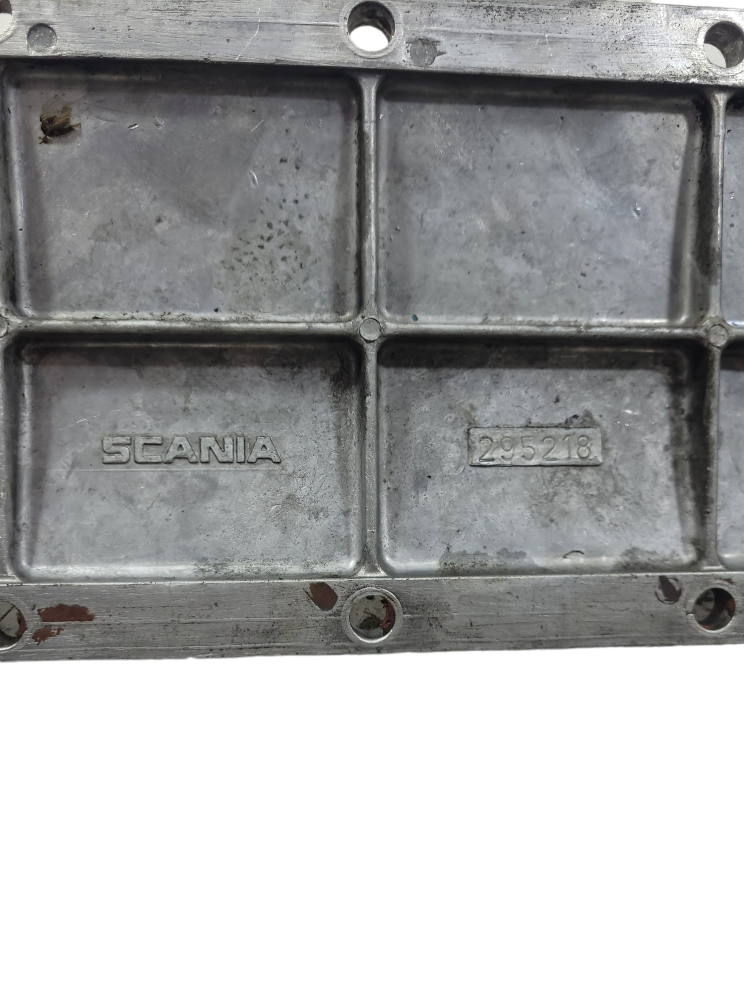 Tampa Lateral Motor Scania 113 295218 5