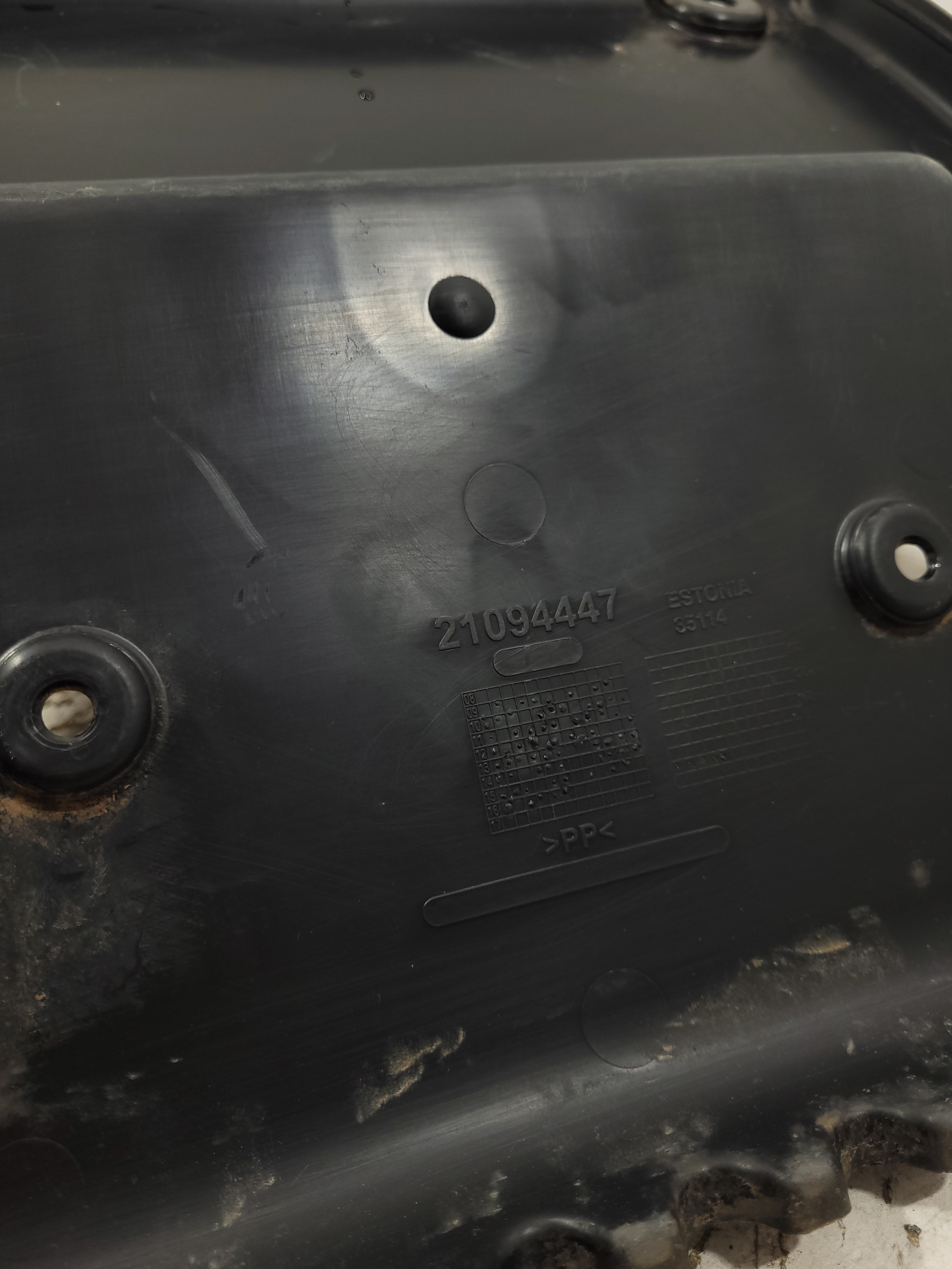 Protetor Paralama Meio Tração Volvo Fh 21094447 5