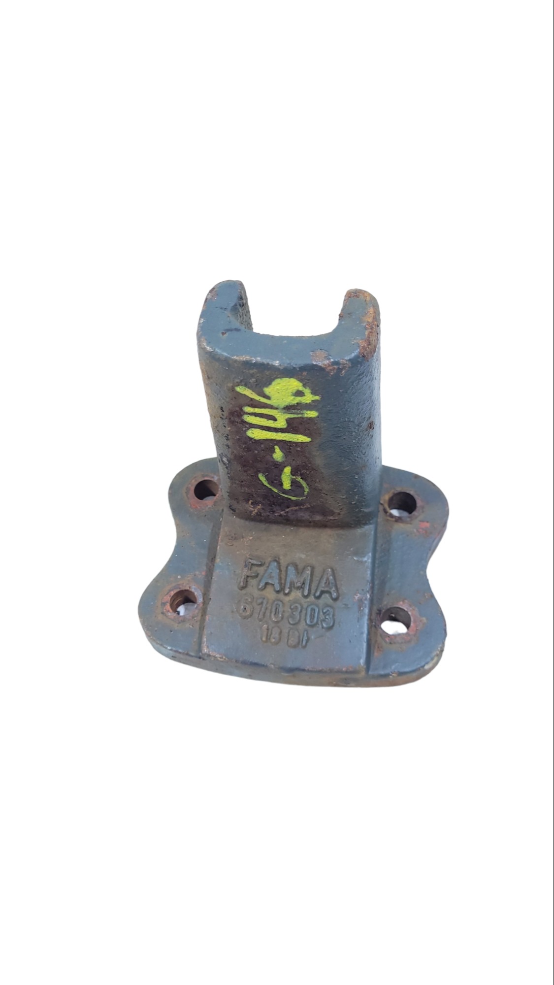 Suporte Mola Auxiliar M Benz 670303 2