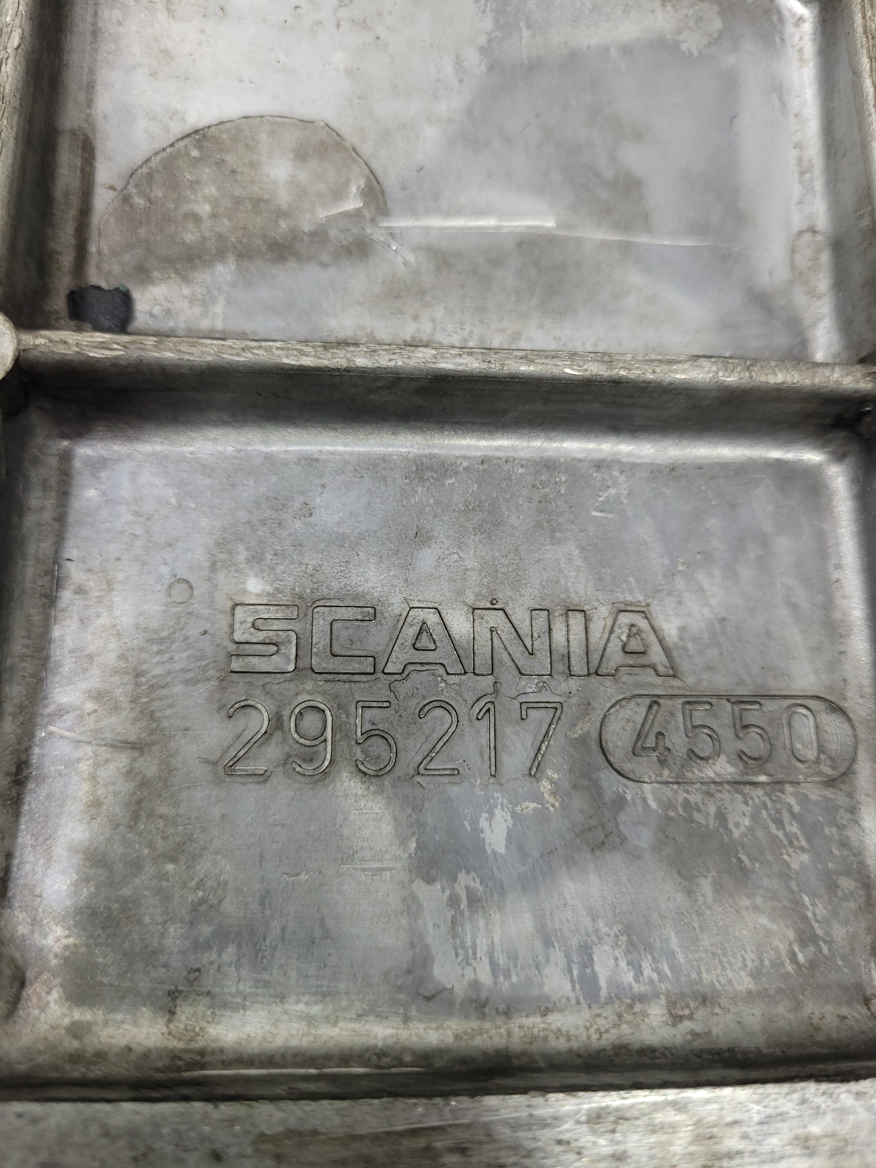 Tampa Lateral Motor Scania 295217 5