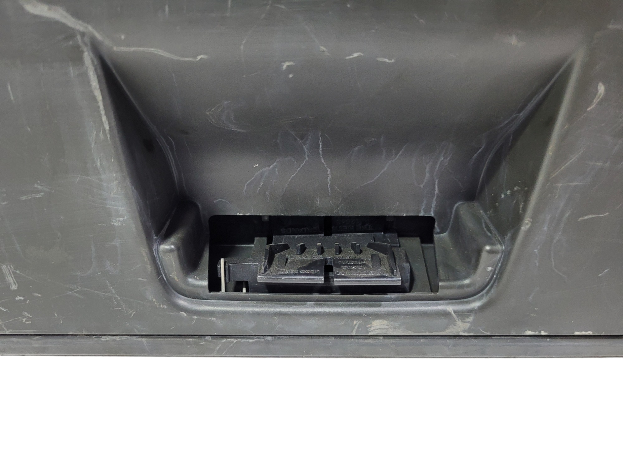 Porta Luvas Inferior Frontal Volvo Fh 460 2016 7