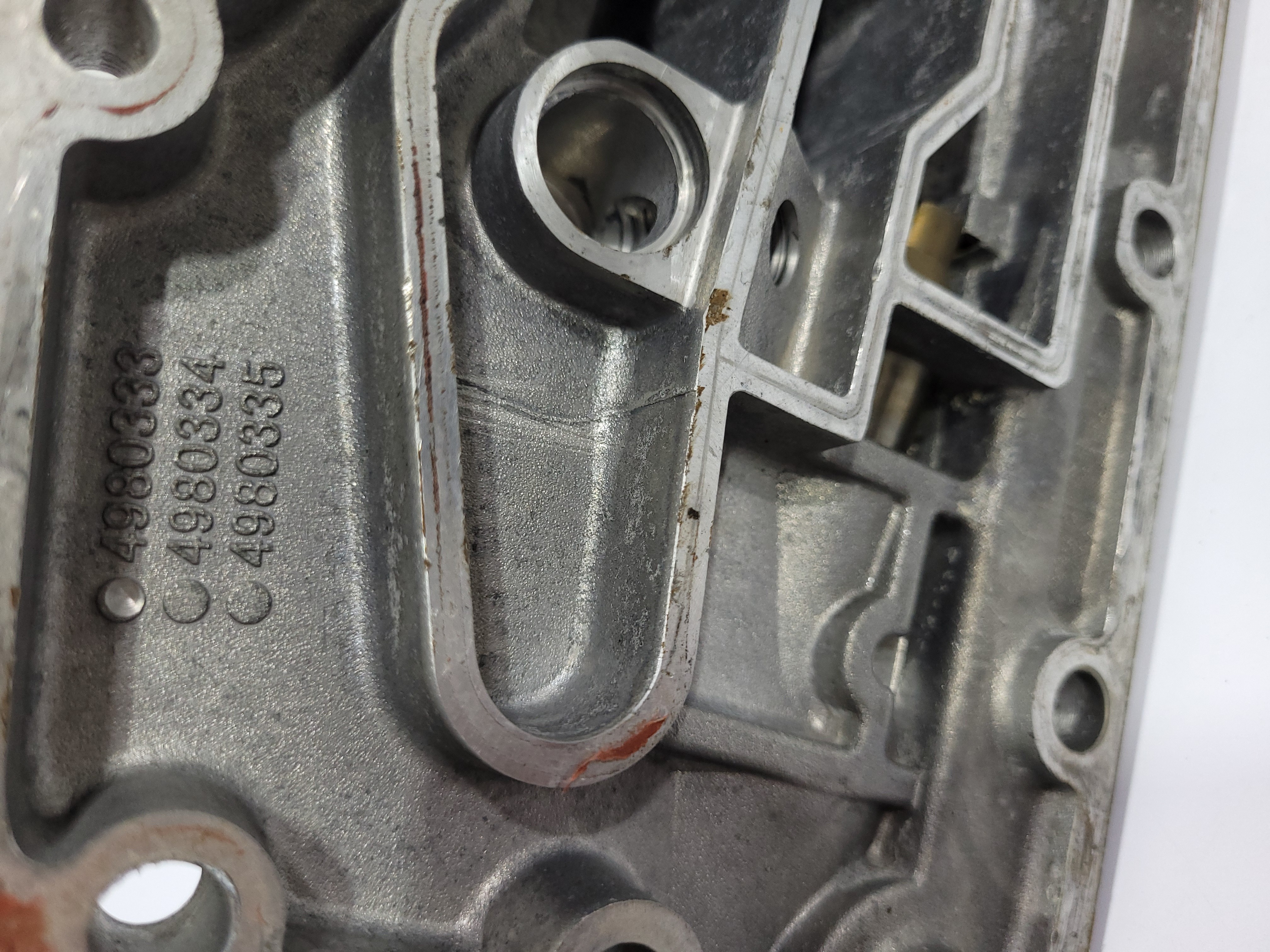 Cabeçote Filtro De Óleo Motor Cummins Isbn 4980333 5