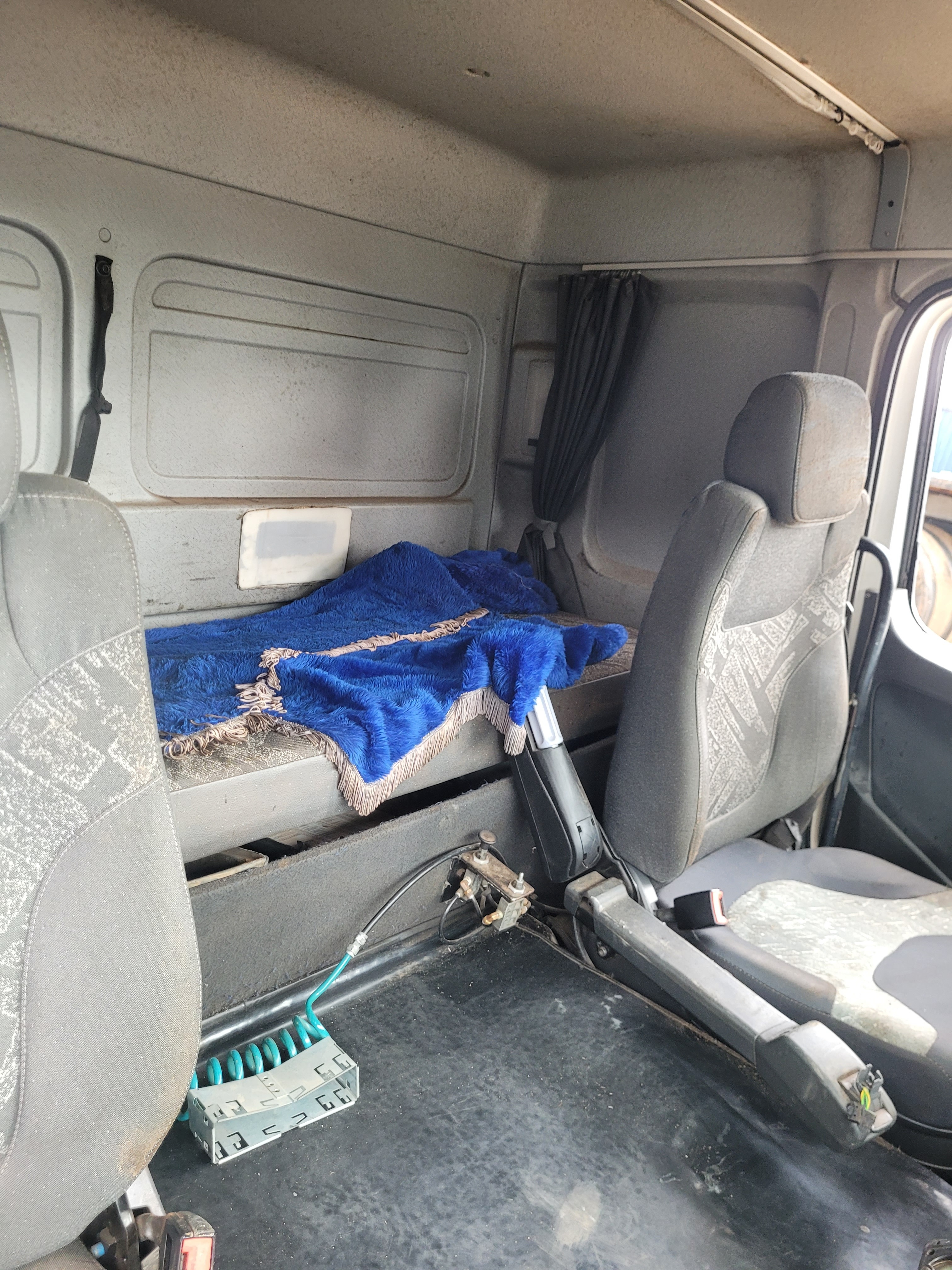 Cabine M Benz Axor Ano 2013  Não Se Aplica 8