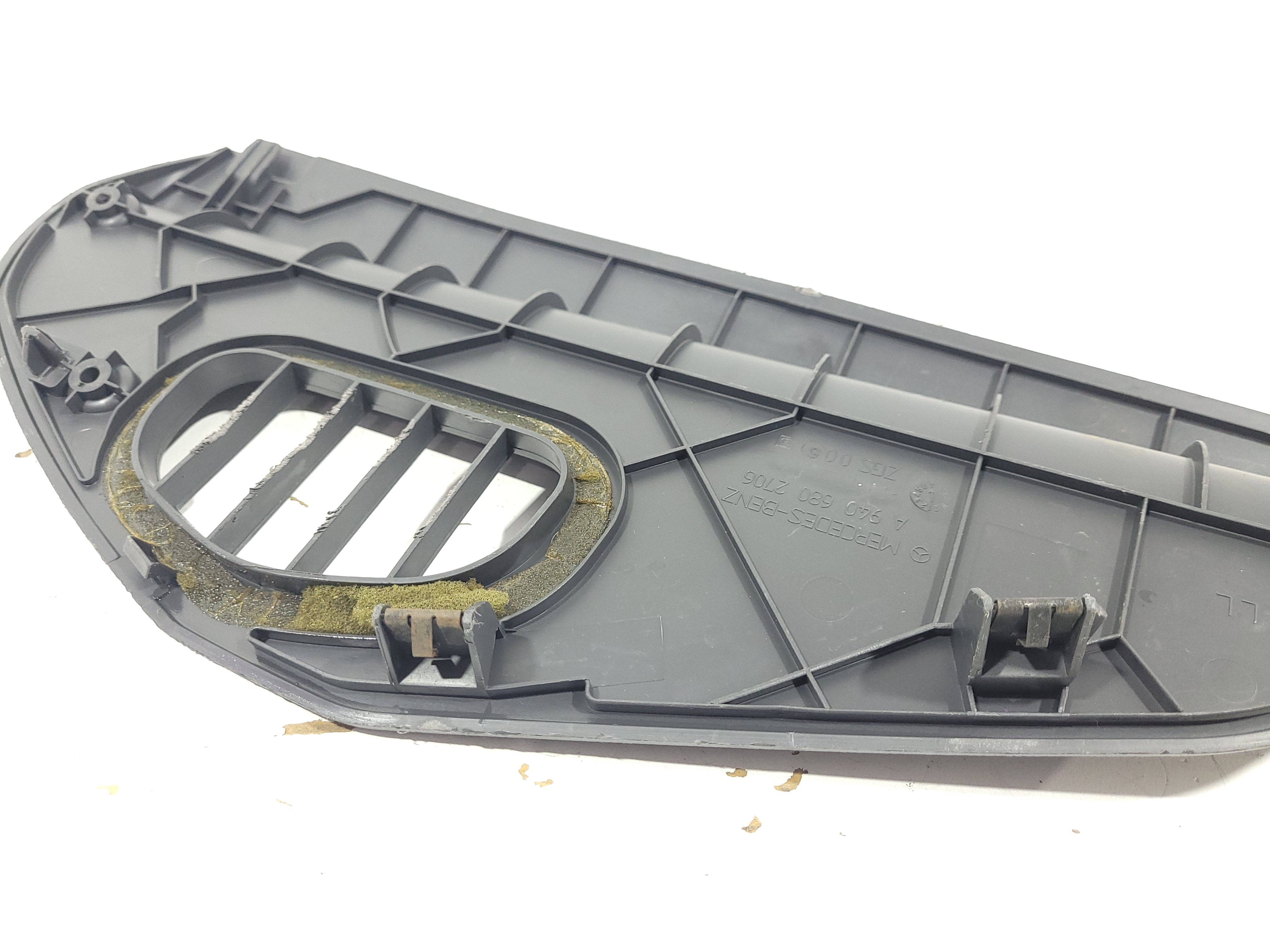 Tampa Lateral Painel Direito M Benz Axor A9406802706 3