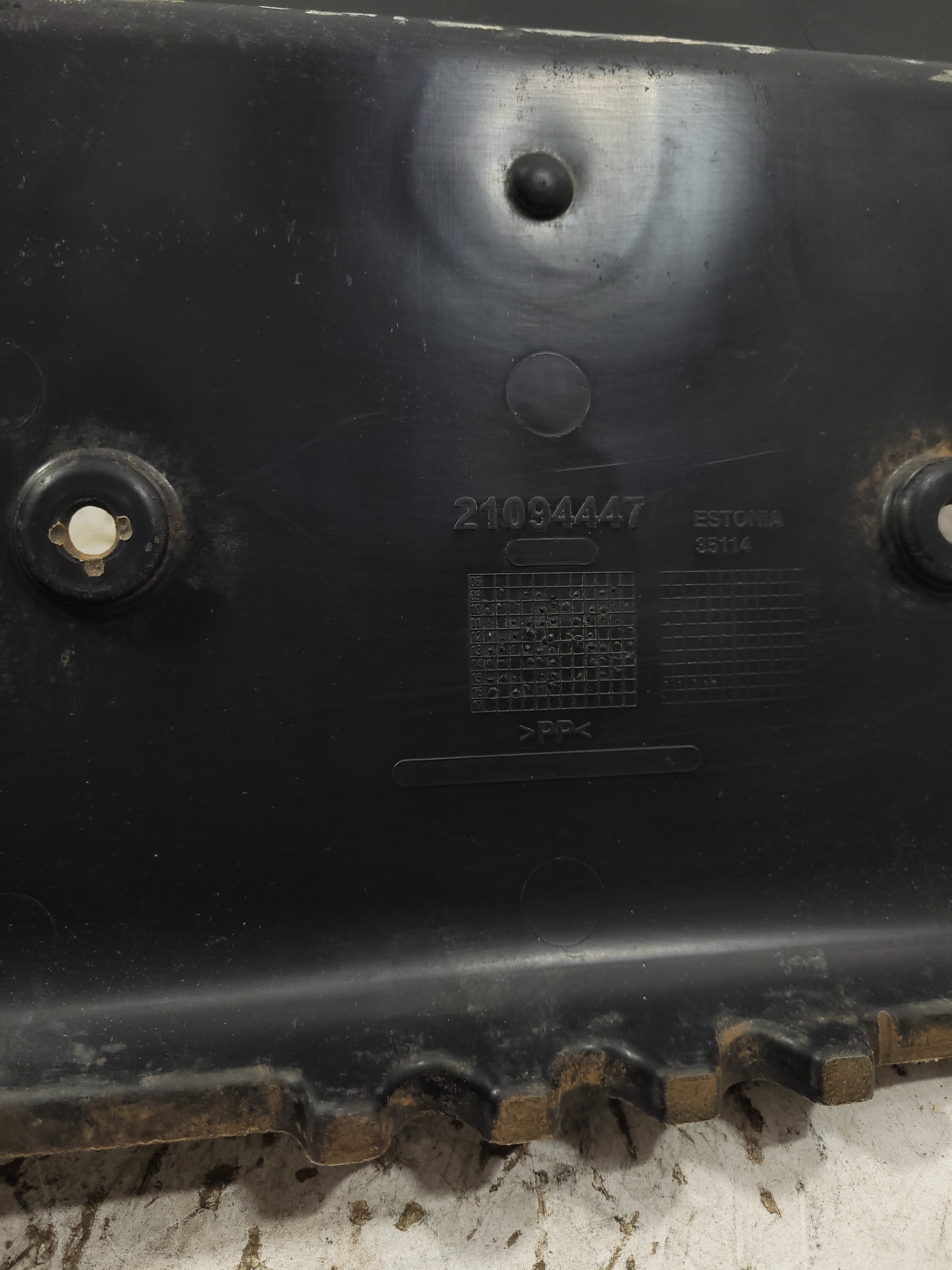 Protetor Paralama Meio Tração Volvo Fh 21094447 5