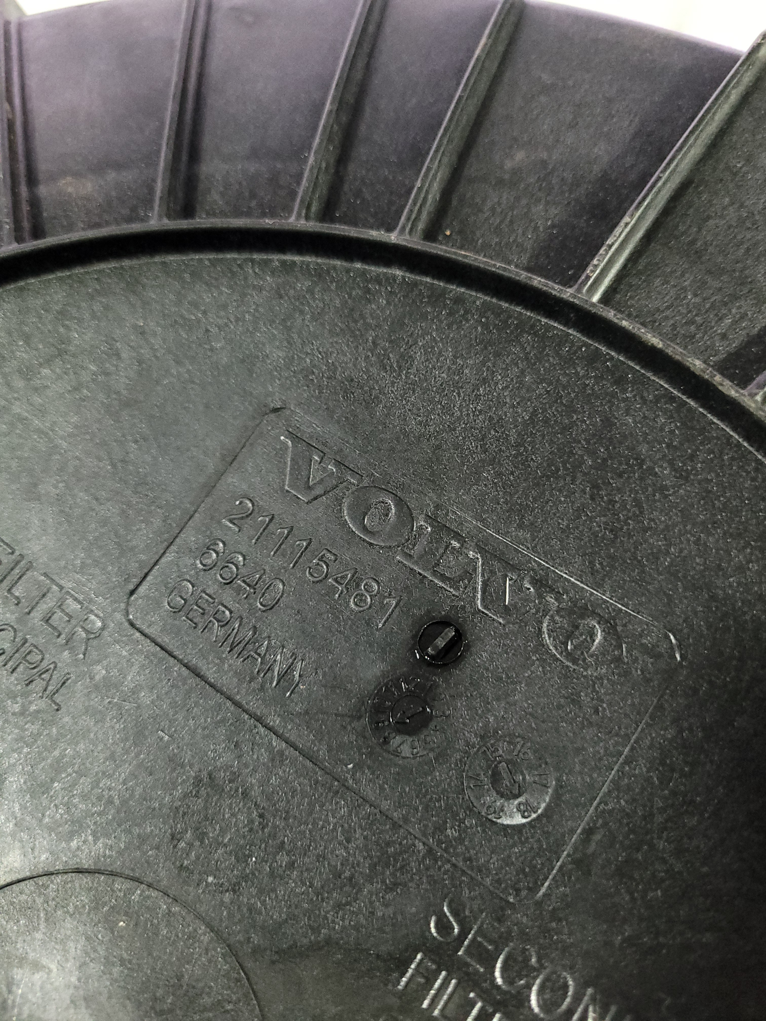 Carcaça Filtro Ar Volvo Fh 21115481 7
