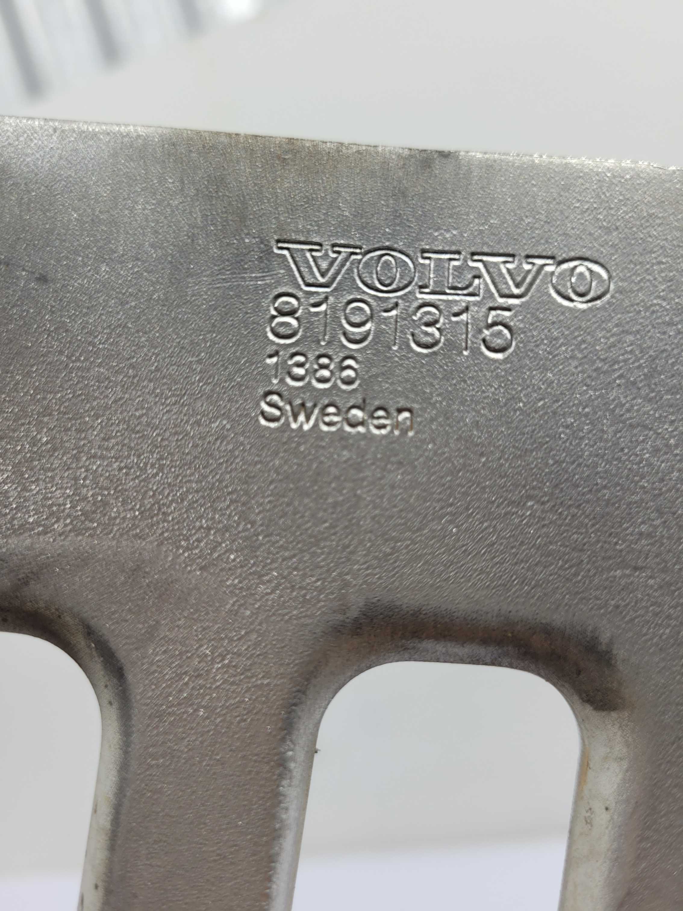Estribo Volvo 8191315 5
