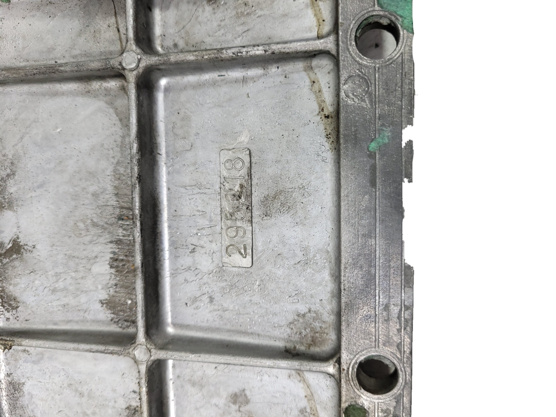 Tampa Lateral Motor Scania 113 295218 5