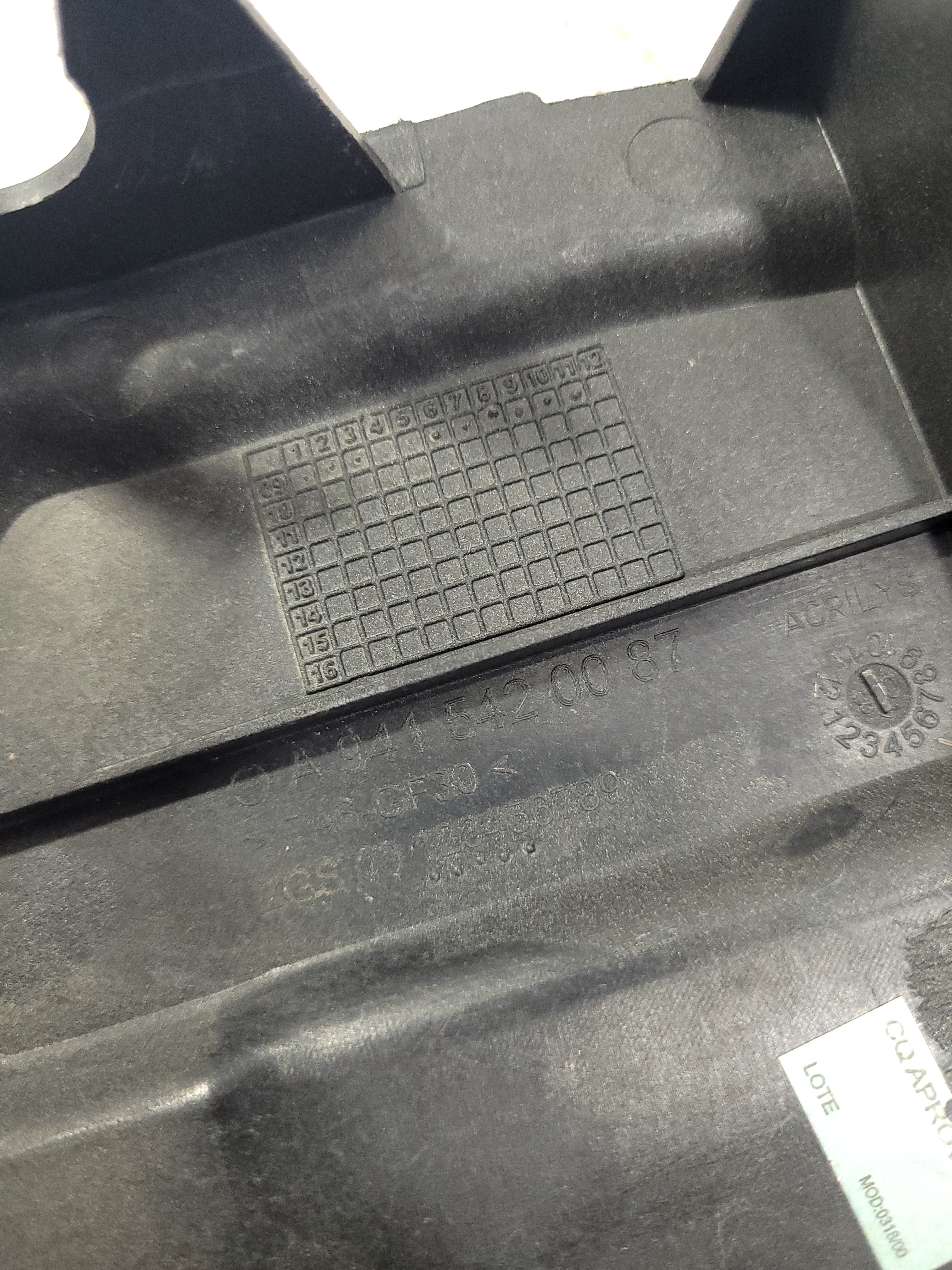 Moldura Caixa De Fusíveis M Benz Axor A9415420087 5