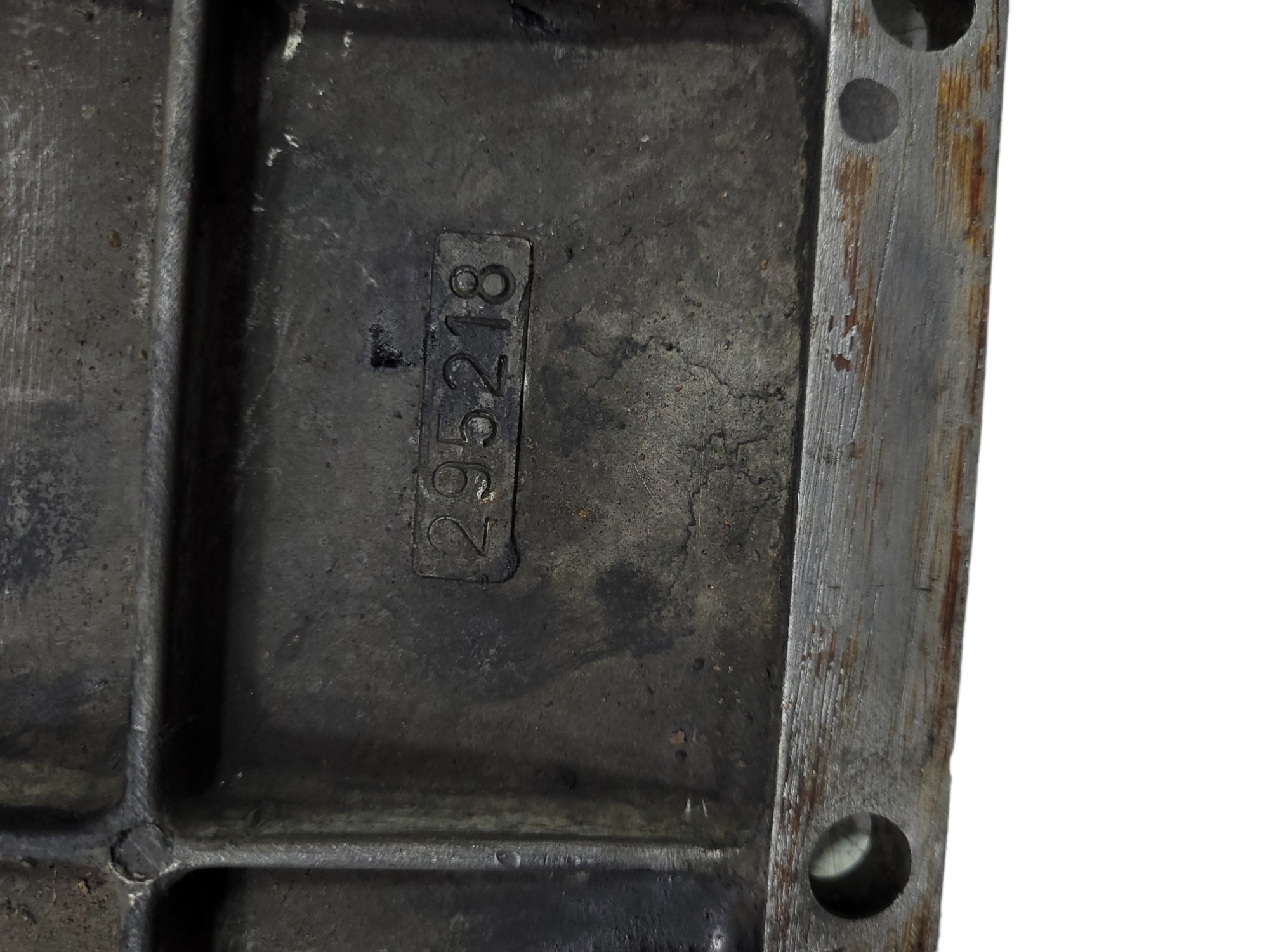Tampa Lateral Motor Scania 113 295218 5