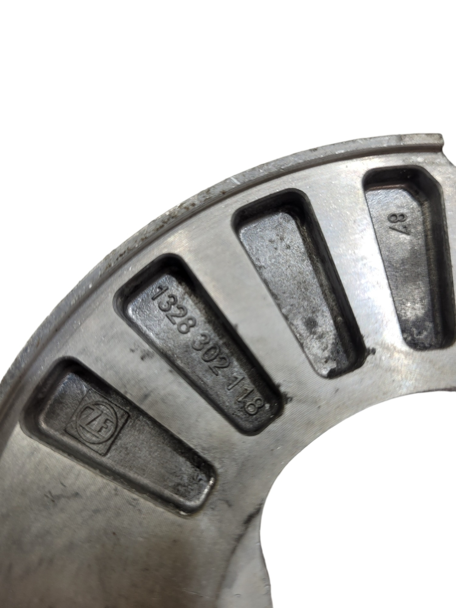 Tampa Caixa Zf Iveco 1328302118 5