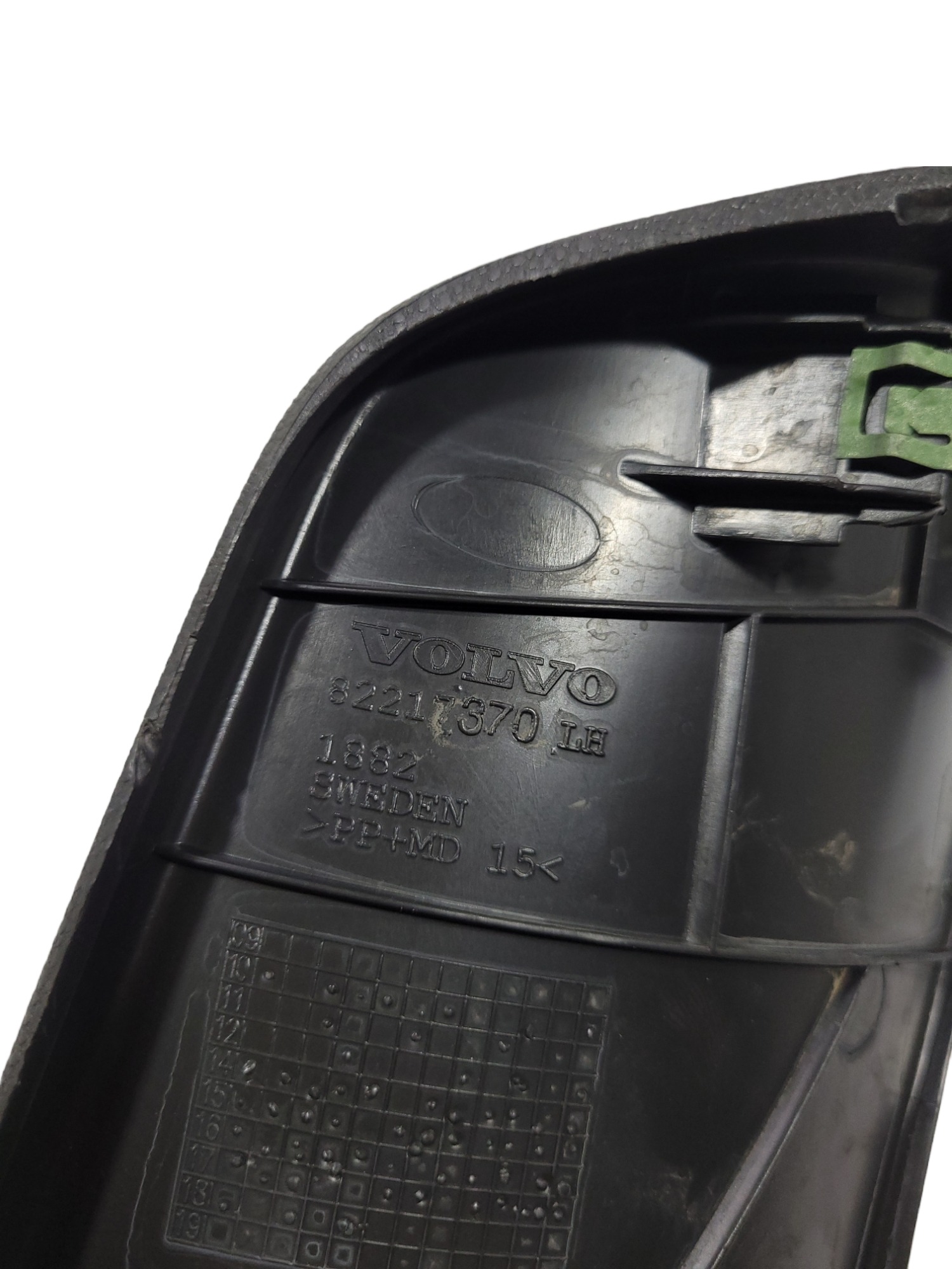 Tampa Painel Cabine Porta Esquerda Volvon 82217370 Preto 7