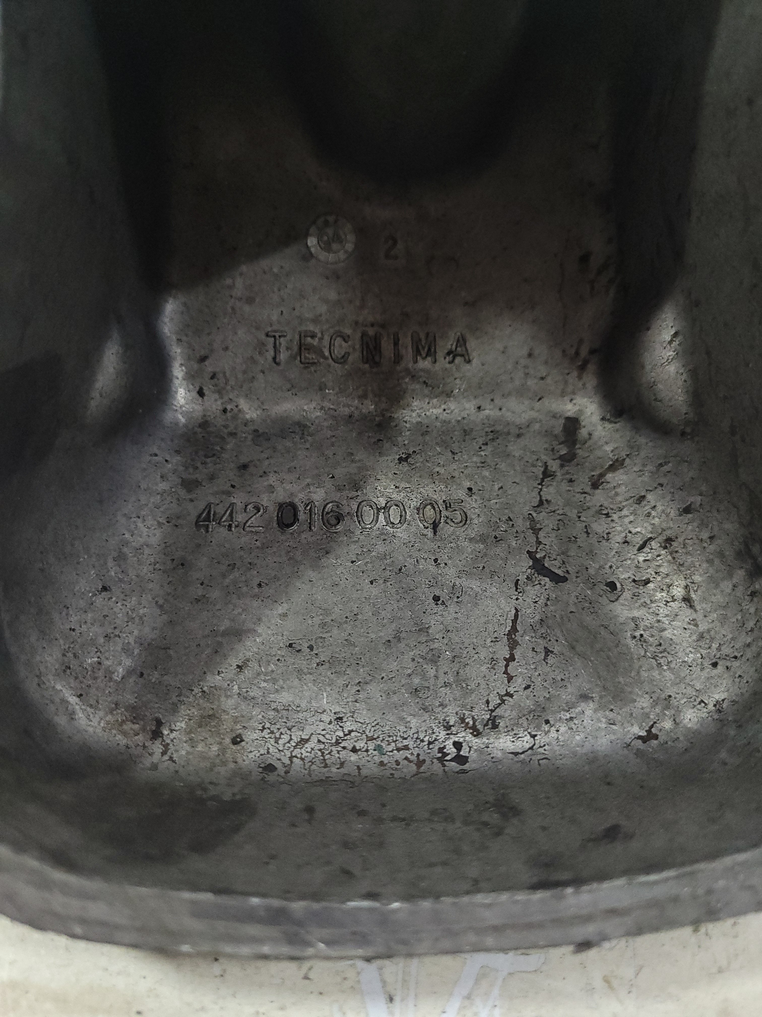 Tampa Válvula Motor M Benz 1634 1935 A4420160005 5