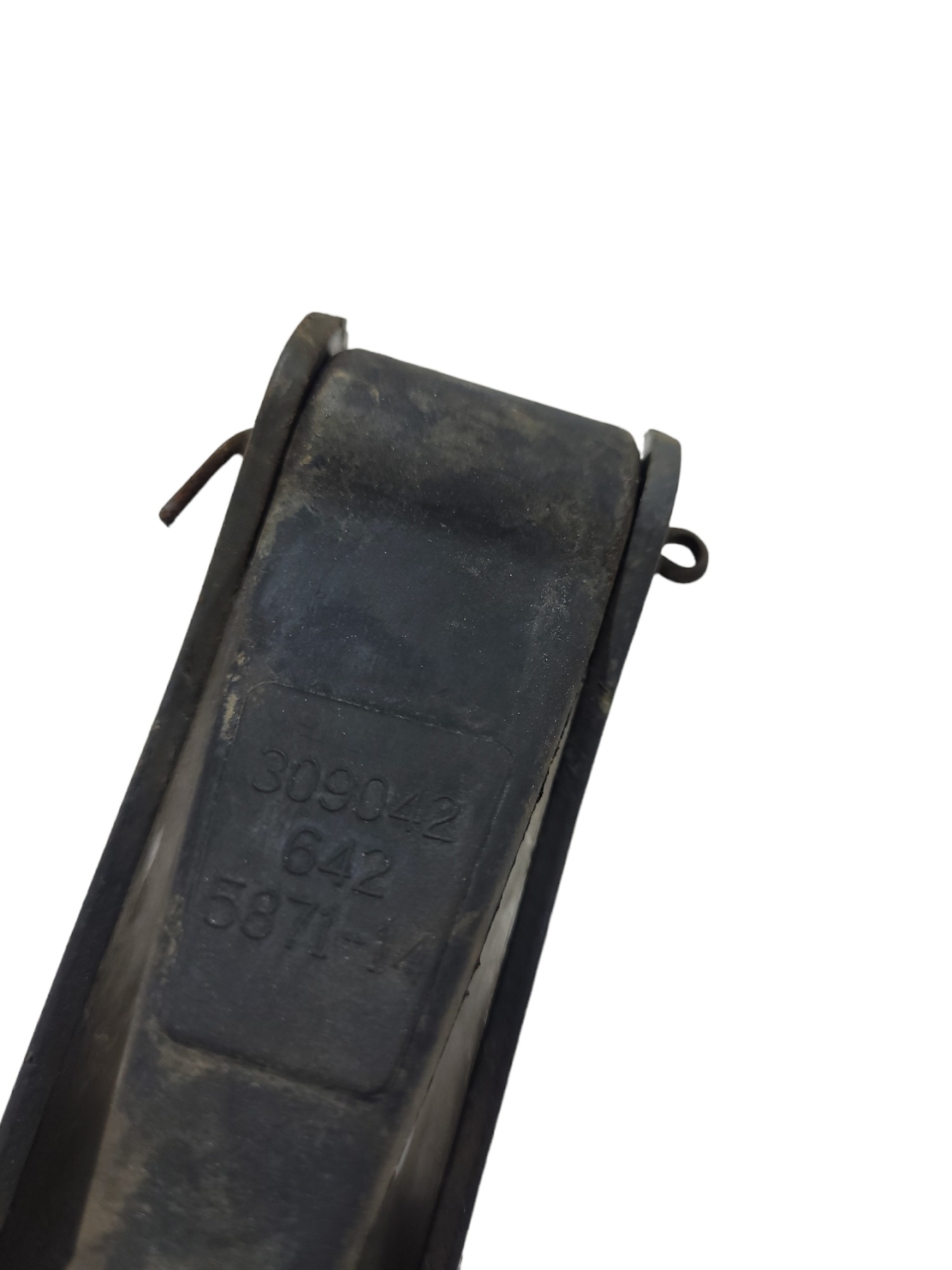 Suporte Com Borracha Tampa Bateria Volvo Vm 309042 5