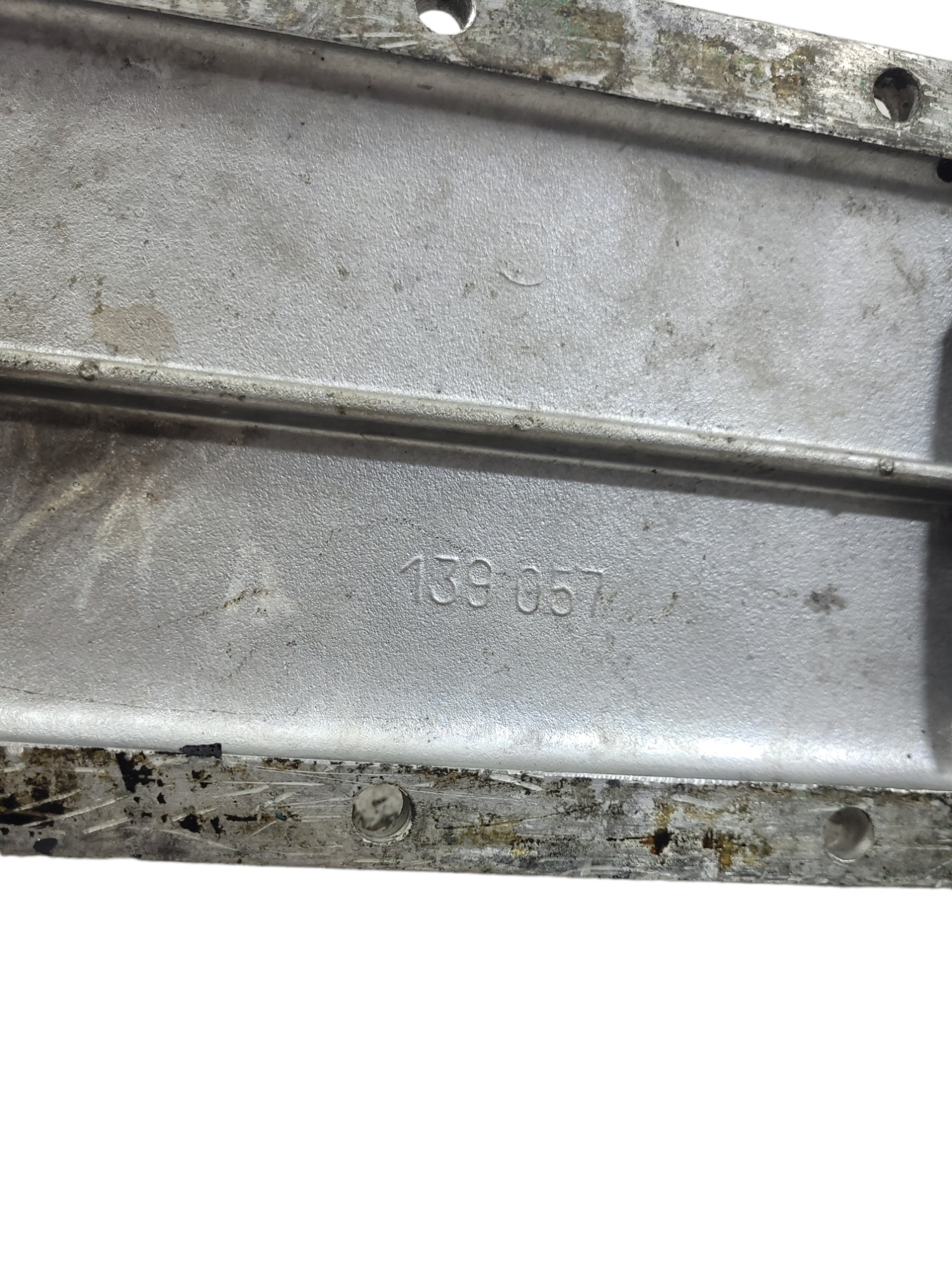 Tampa Lateral Motor Scania 139057 5