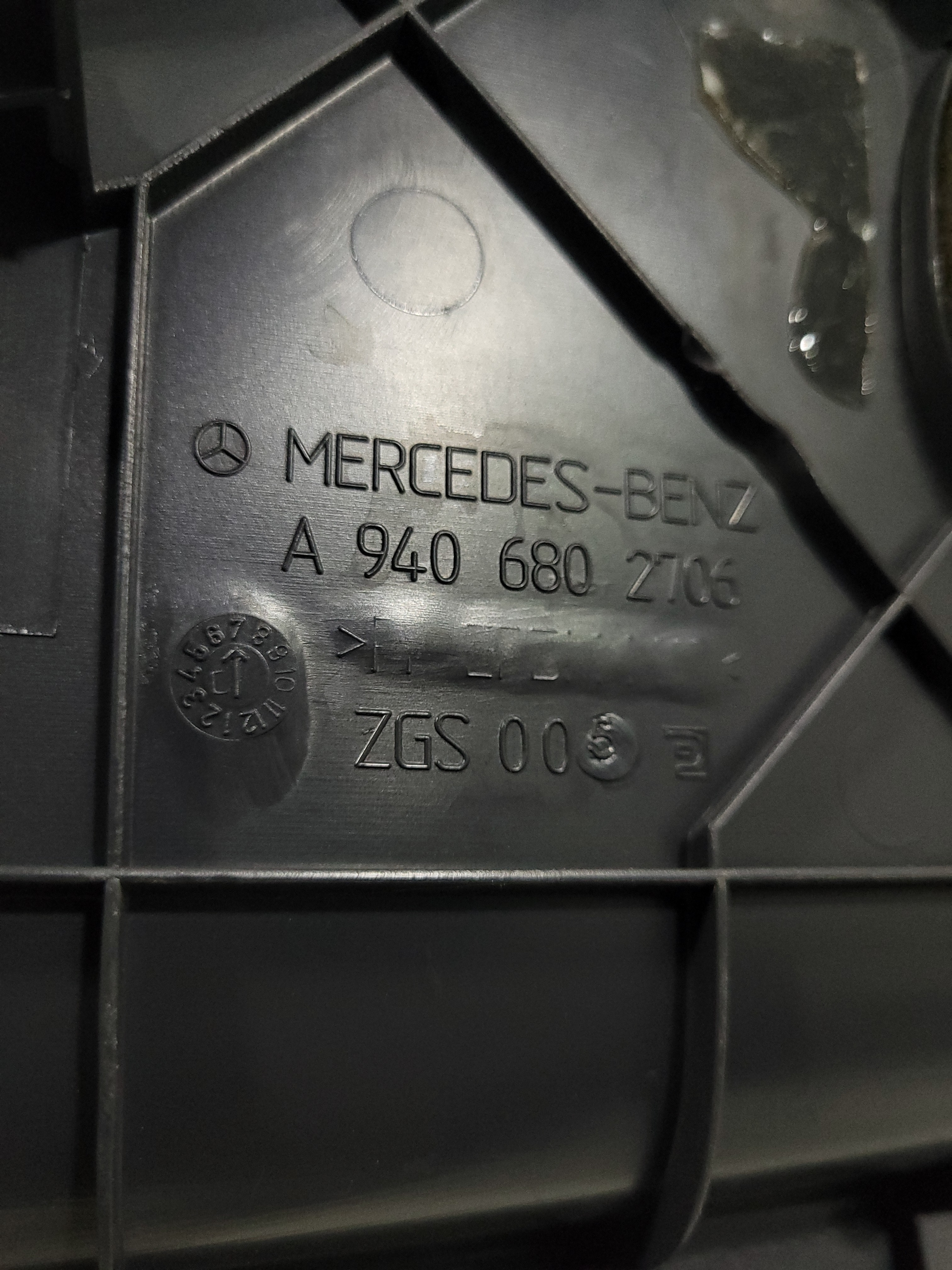 Moldura Lateral Direita Painel M Benz Axora9406802706 5