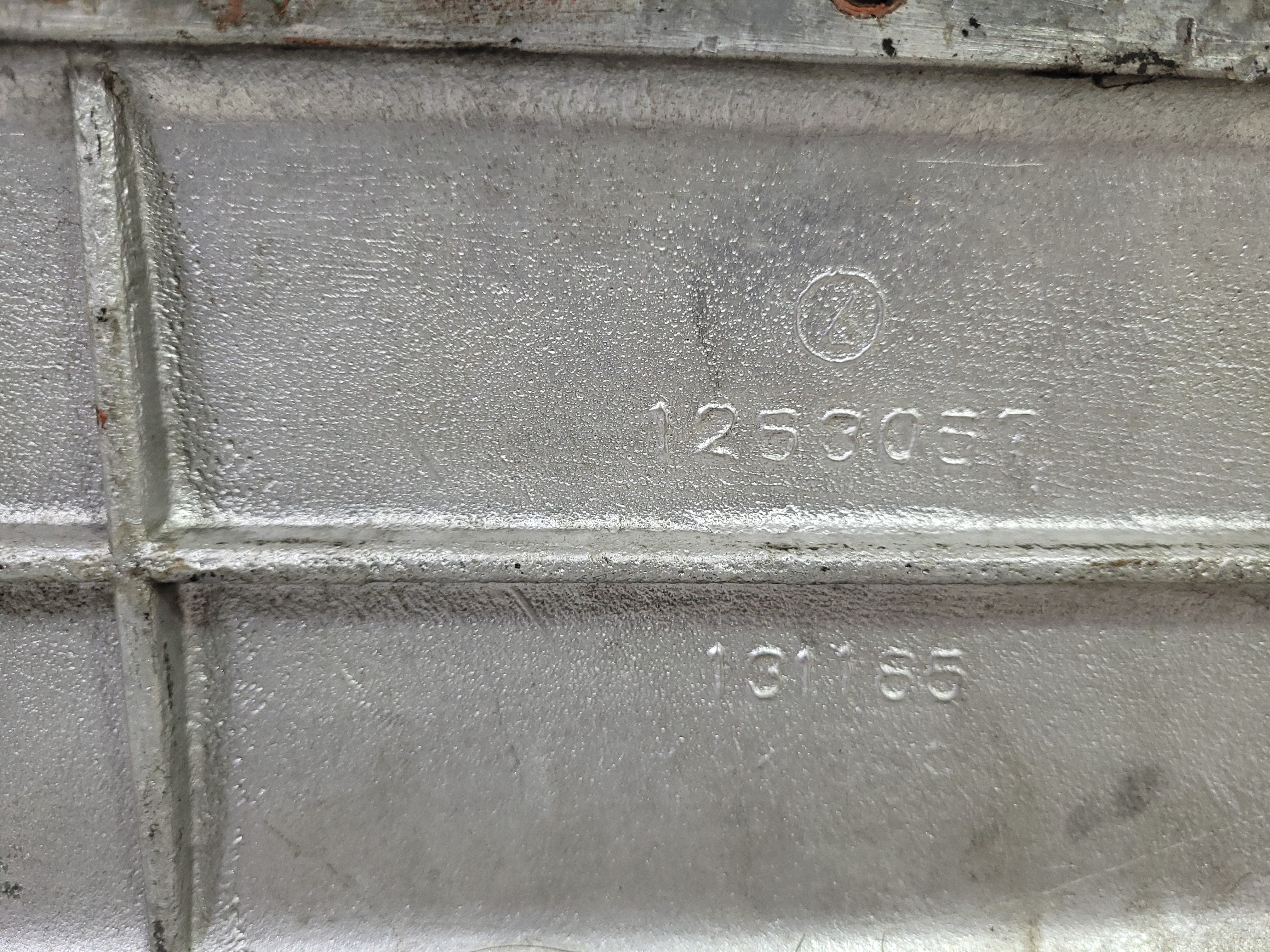 Tampa Lateral Motor Scania 1253057 5