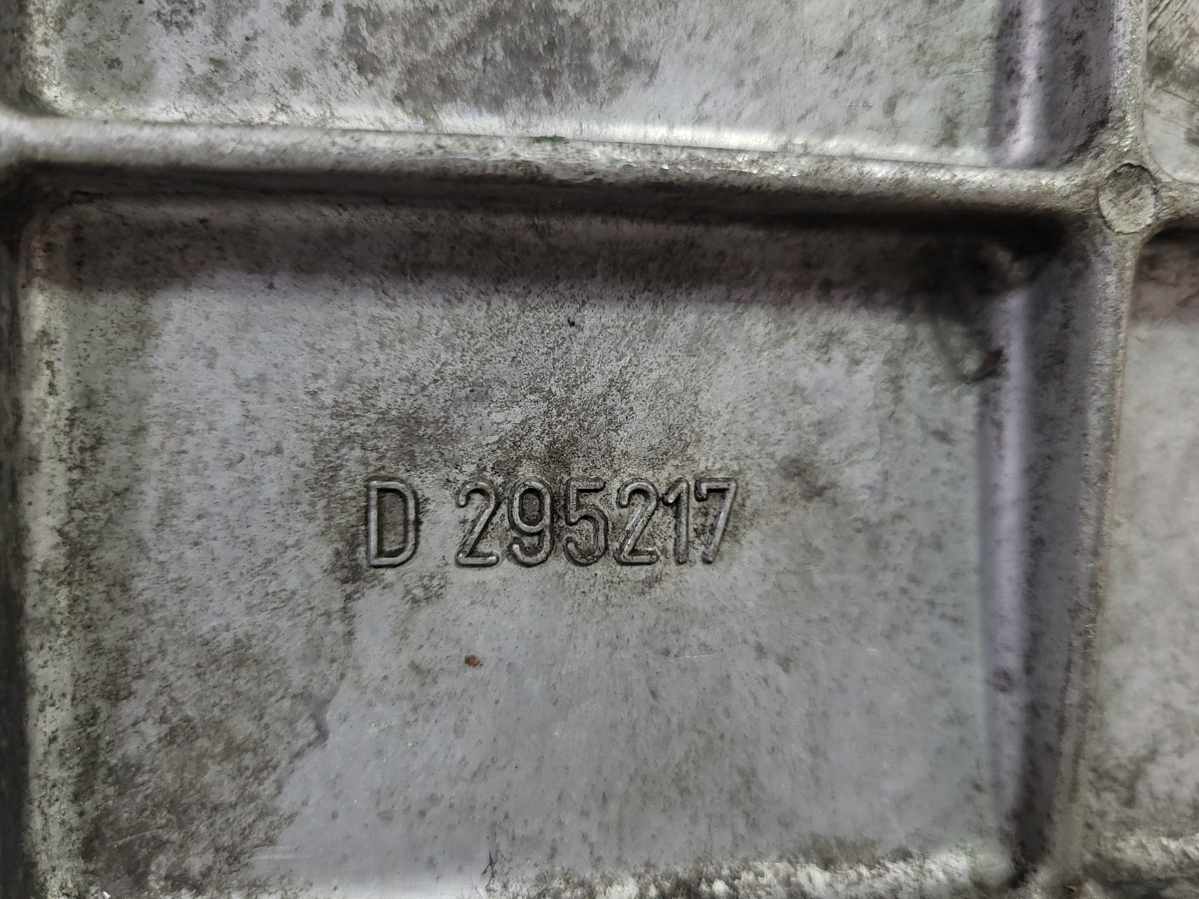Tampa Lateral Motor Scaniad295217 5