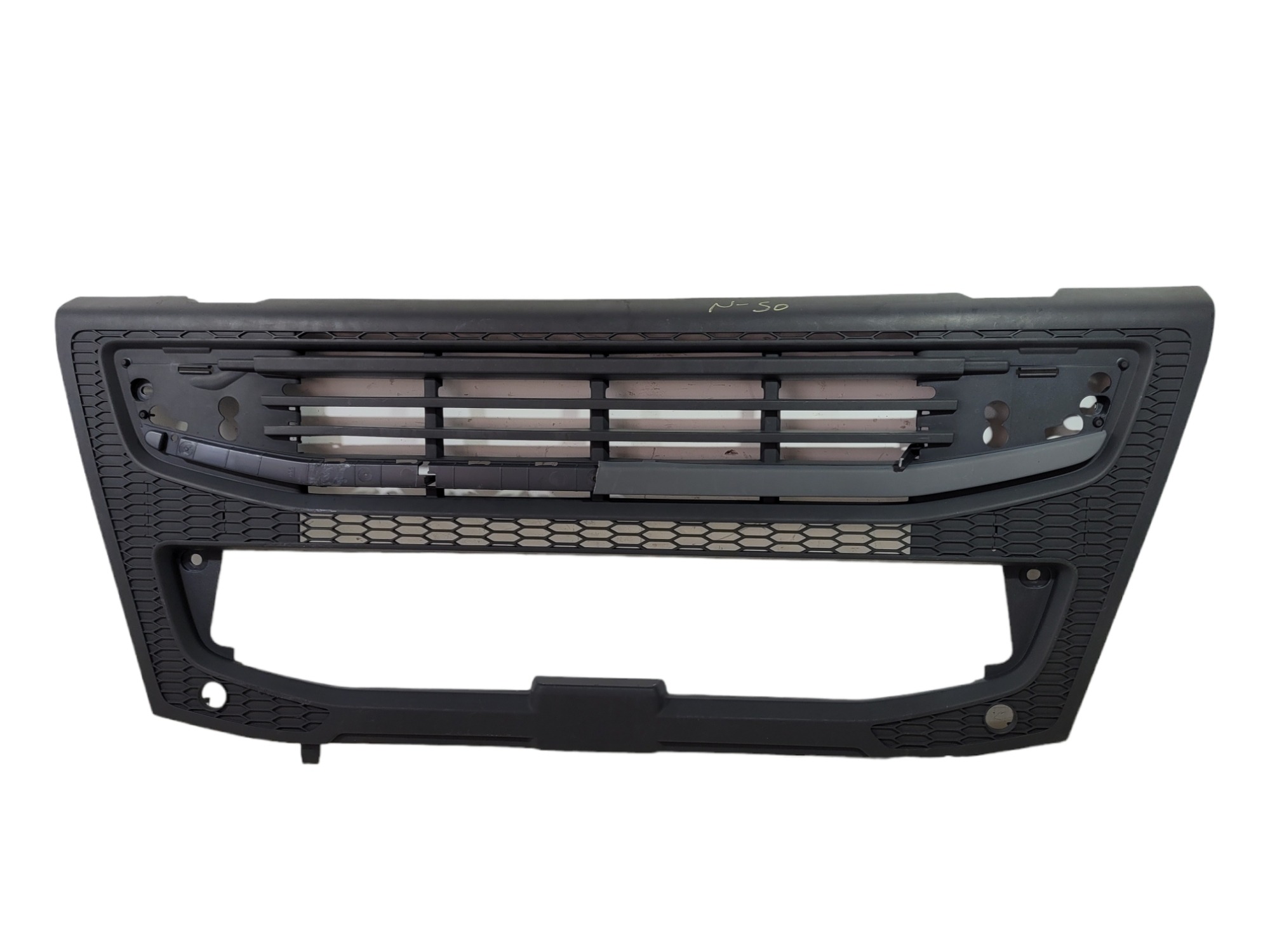Painel Da Grade Inferior Frontal Volvo Fm84577628 2